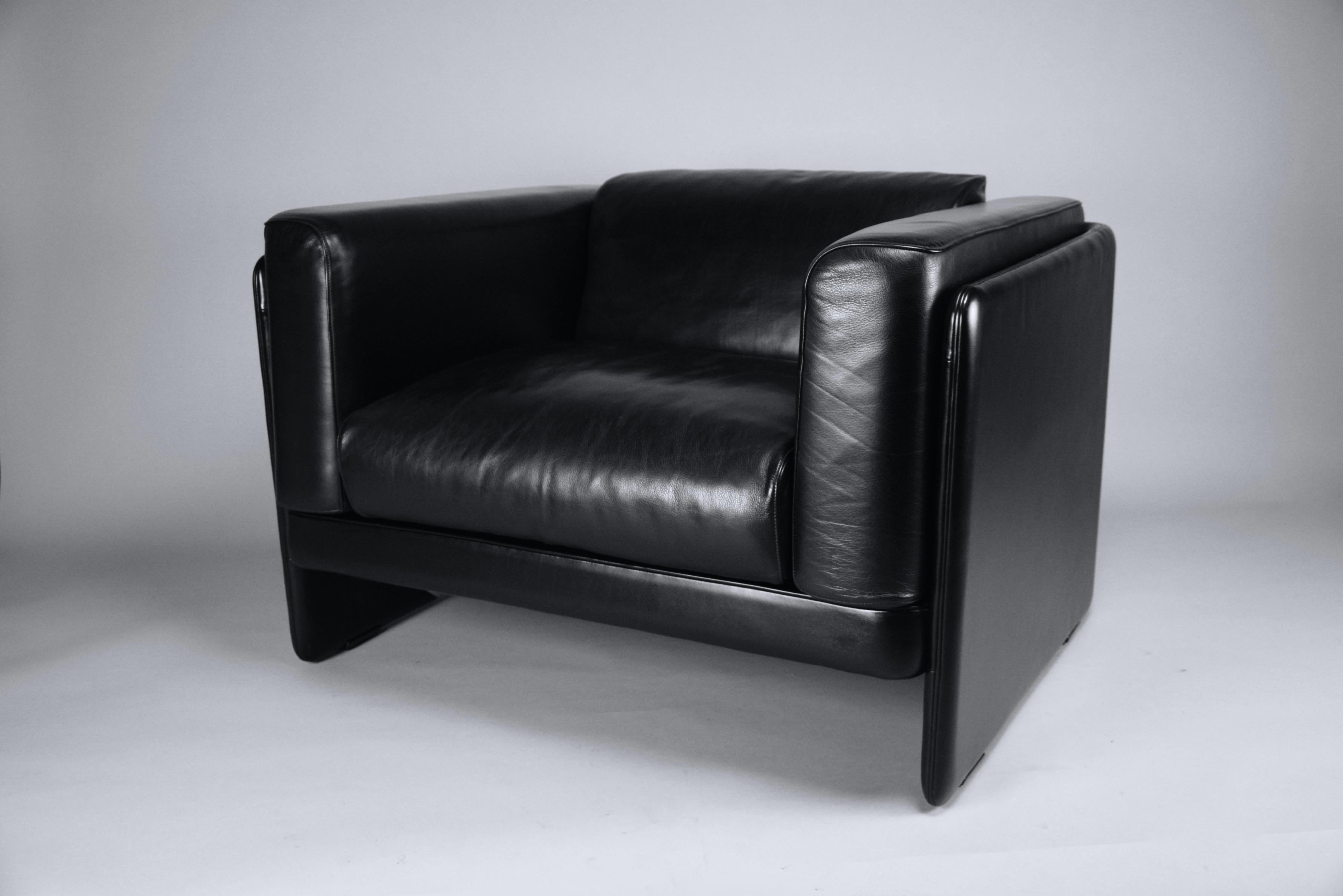 Introducing Timeless Elegance: Tito Agnoli's 1980s Black Leather Armchair Le Capanelle by Poltrona Frau

Indulge in the epitome of style and comfort with the exquisite black leather armchair designed by Tito Agnoli in the 1980s, meticulously crafted