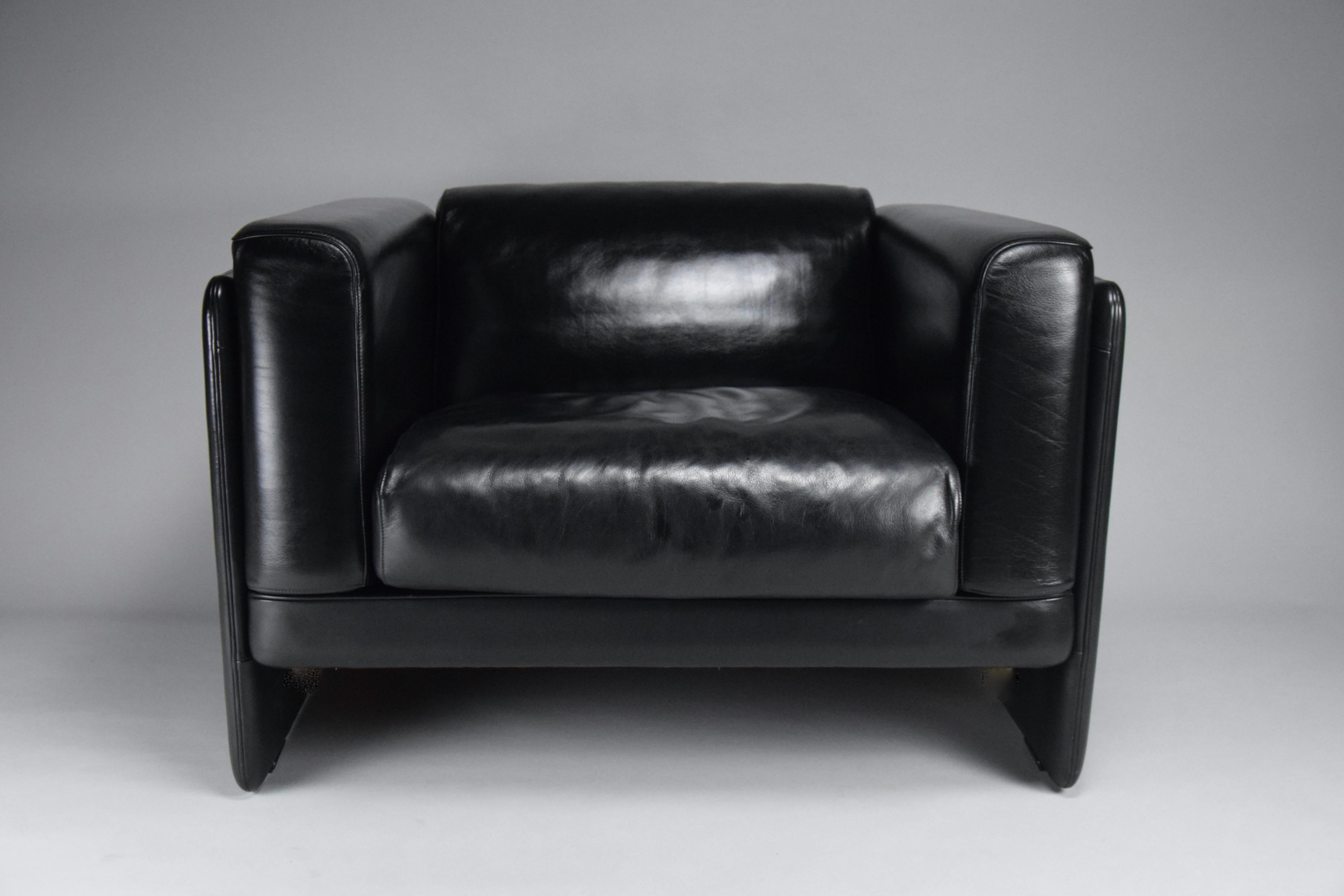 Modern Tito Agnoli Black Leather Lounge Chair for Poltrona Frau For Sale