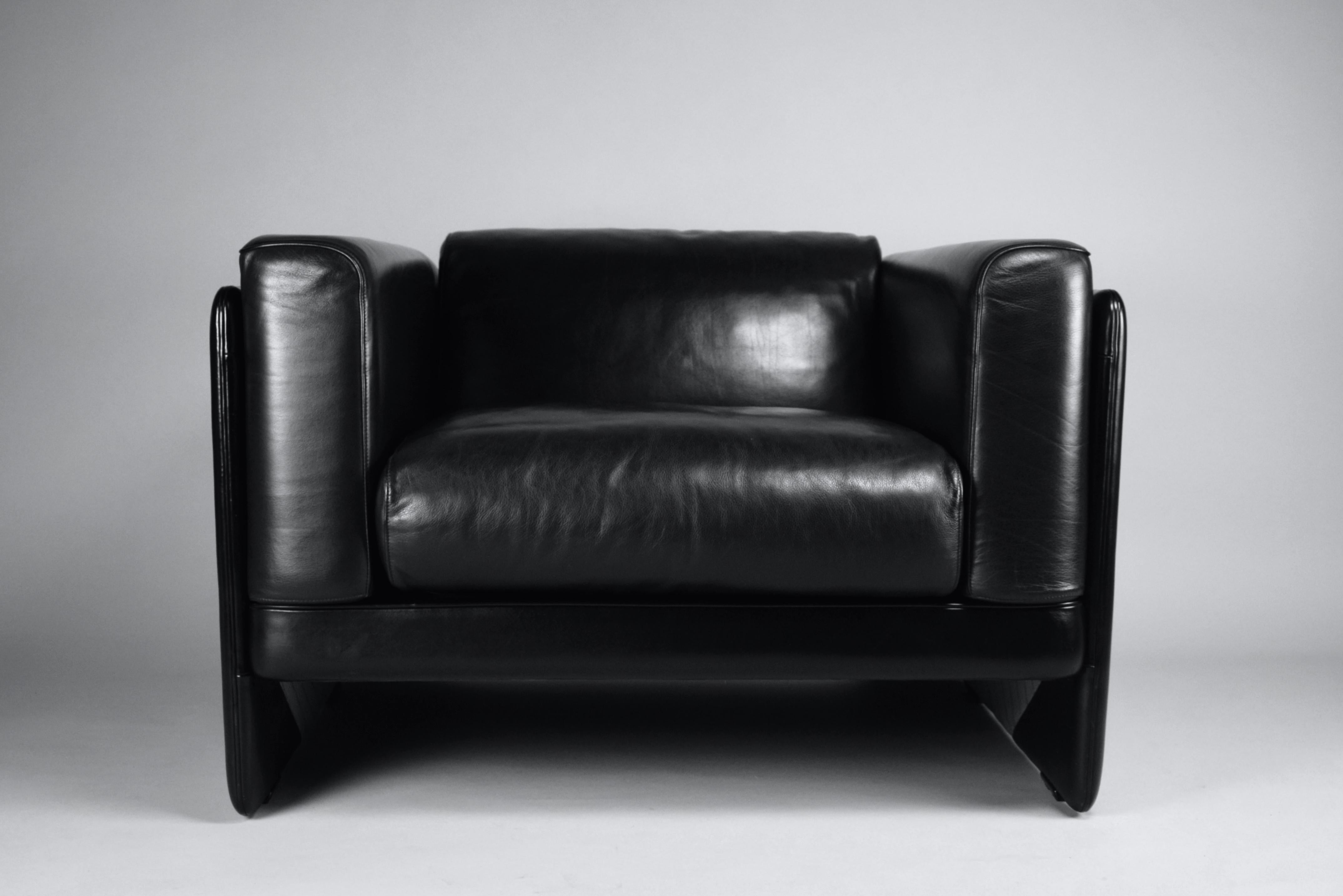 Italian Tito Agnoli Black Leather Lounge Chair for Poltrona Frau For Sale