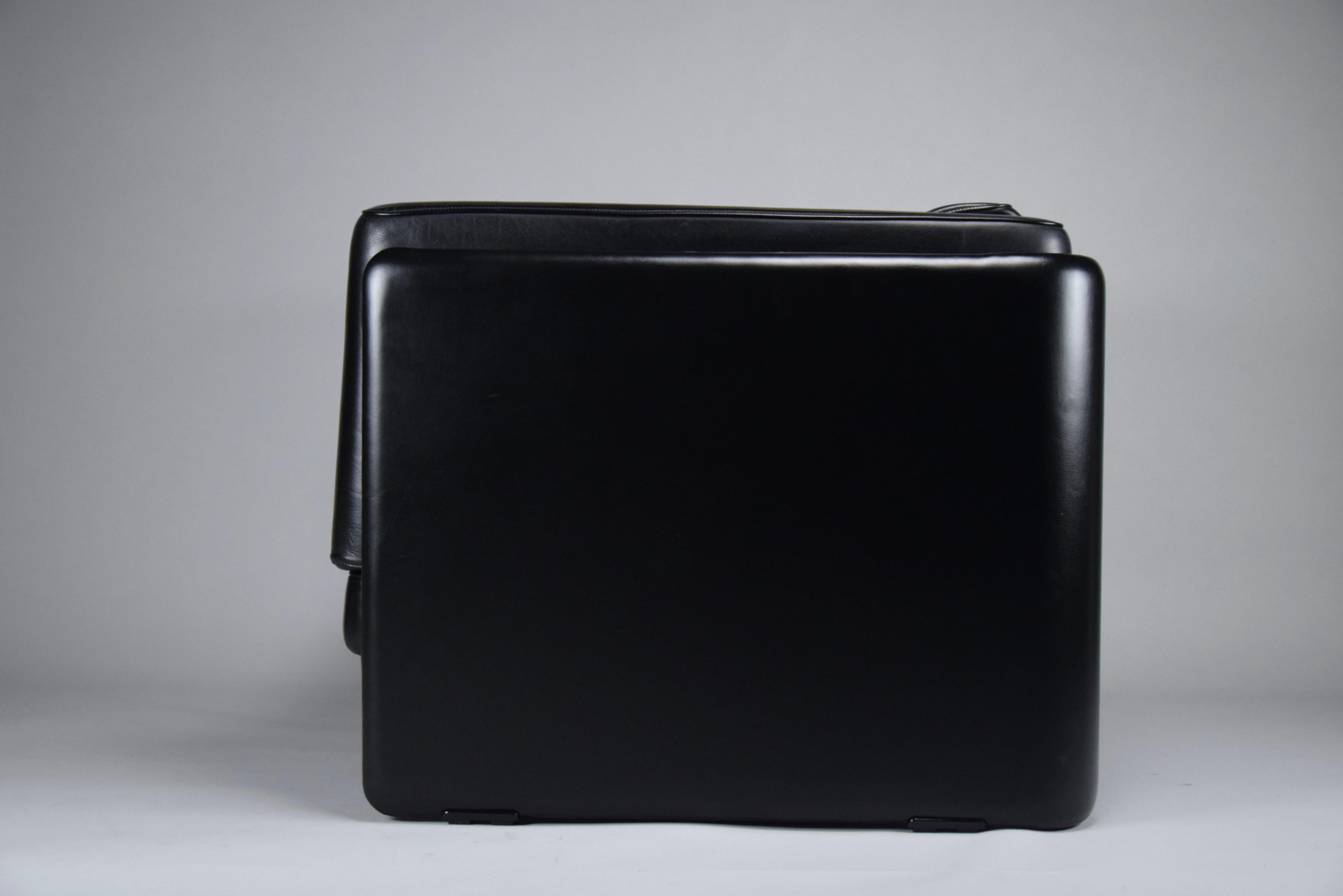 Tito Agnoli für Poltrona Frau, Loungesessel aus schwarzem Leder im Zustand „Gut“ im Angebot in Weesp, NL