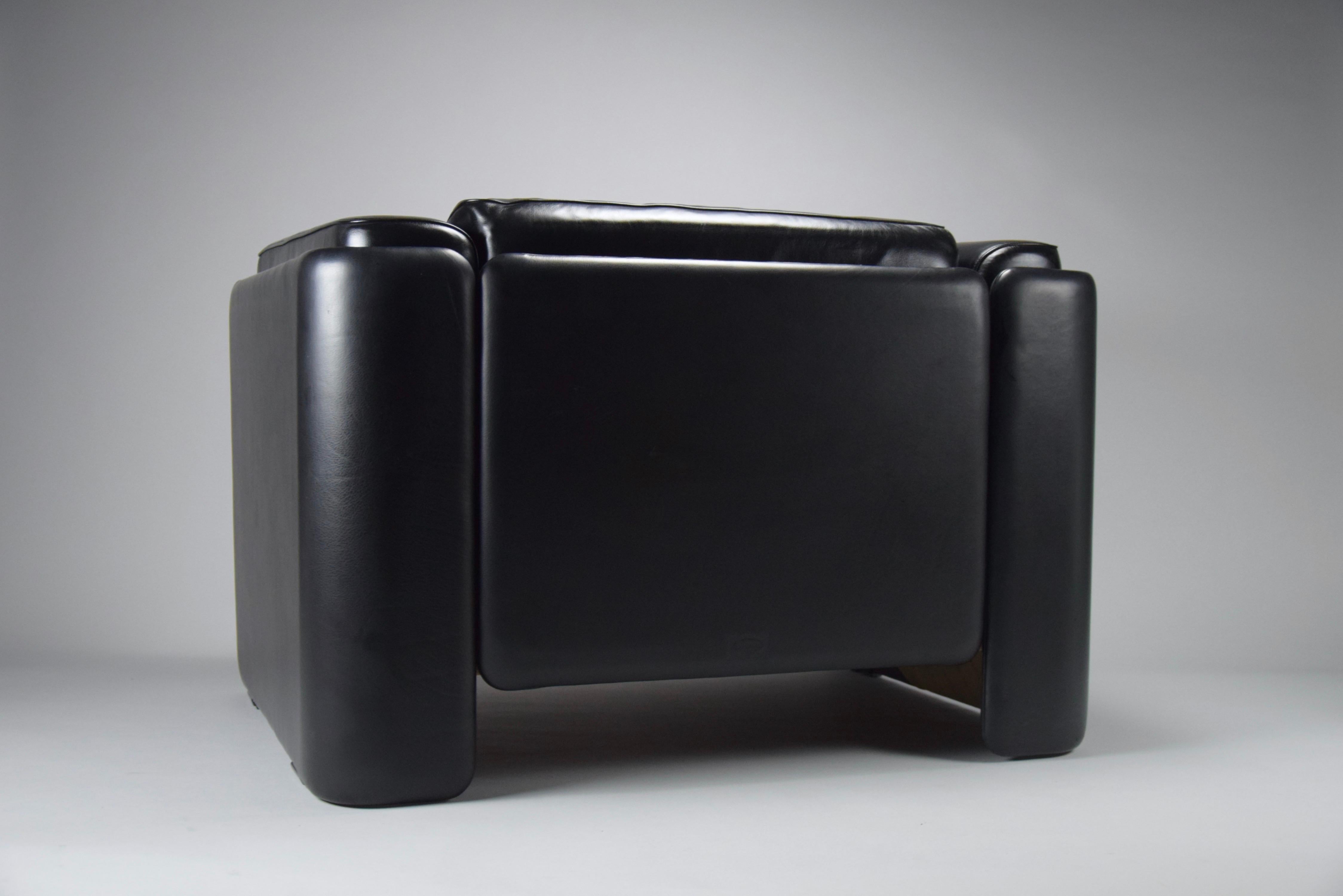 Tito Agnoli Black Leather Lounge Chair for Poltrona Frau For Sale 1