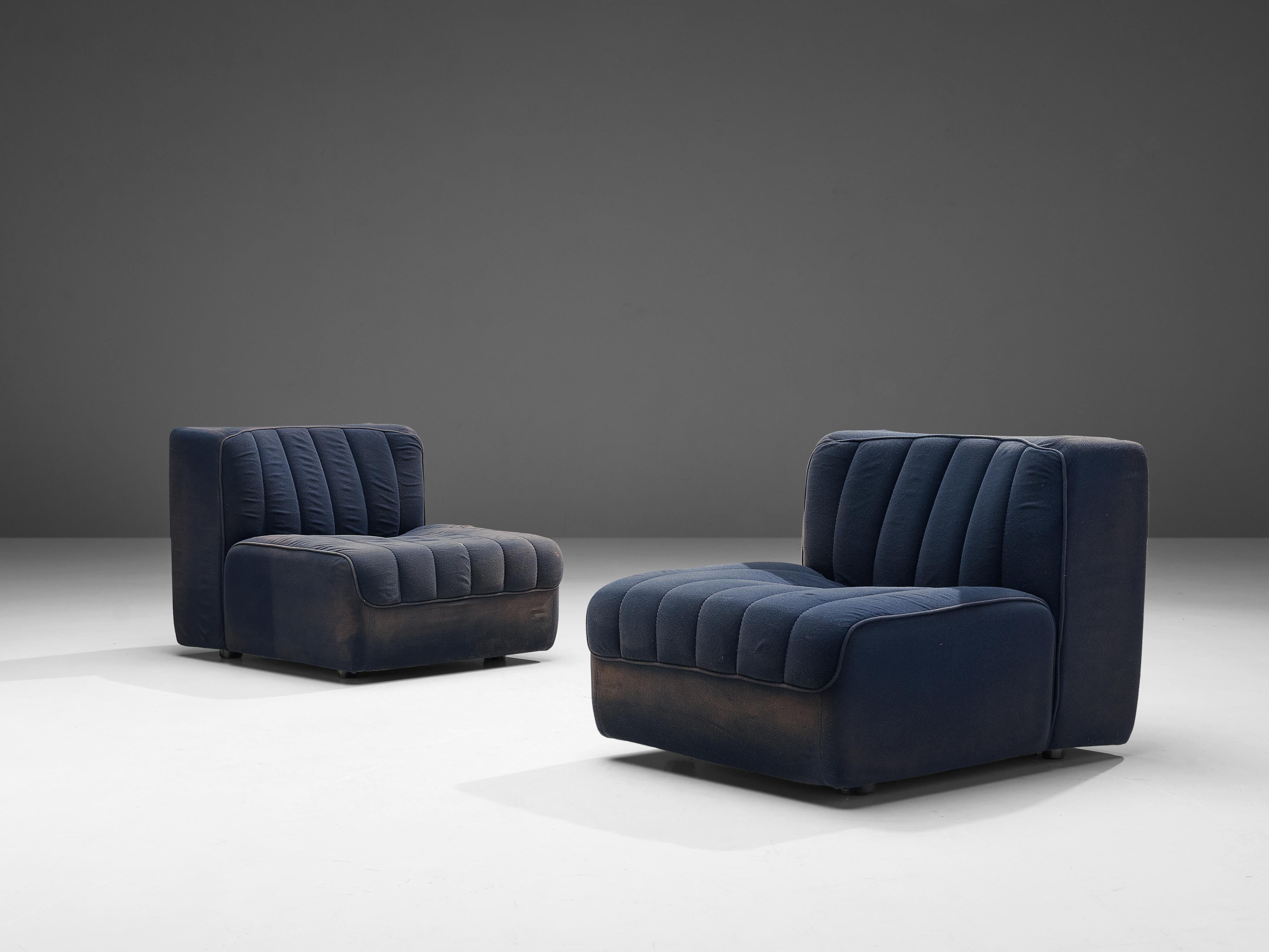 Tito Agnoli for Arflex, modular lounge chairs or sofa model '9000', blue fabric upholstery, Italy, 1970s

The sectional elements of this sofa can be used freely and apart from one another as lounge chairs. The backs and armrests are divided into