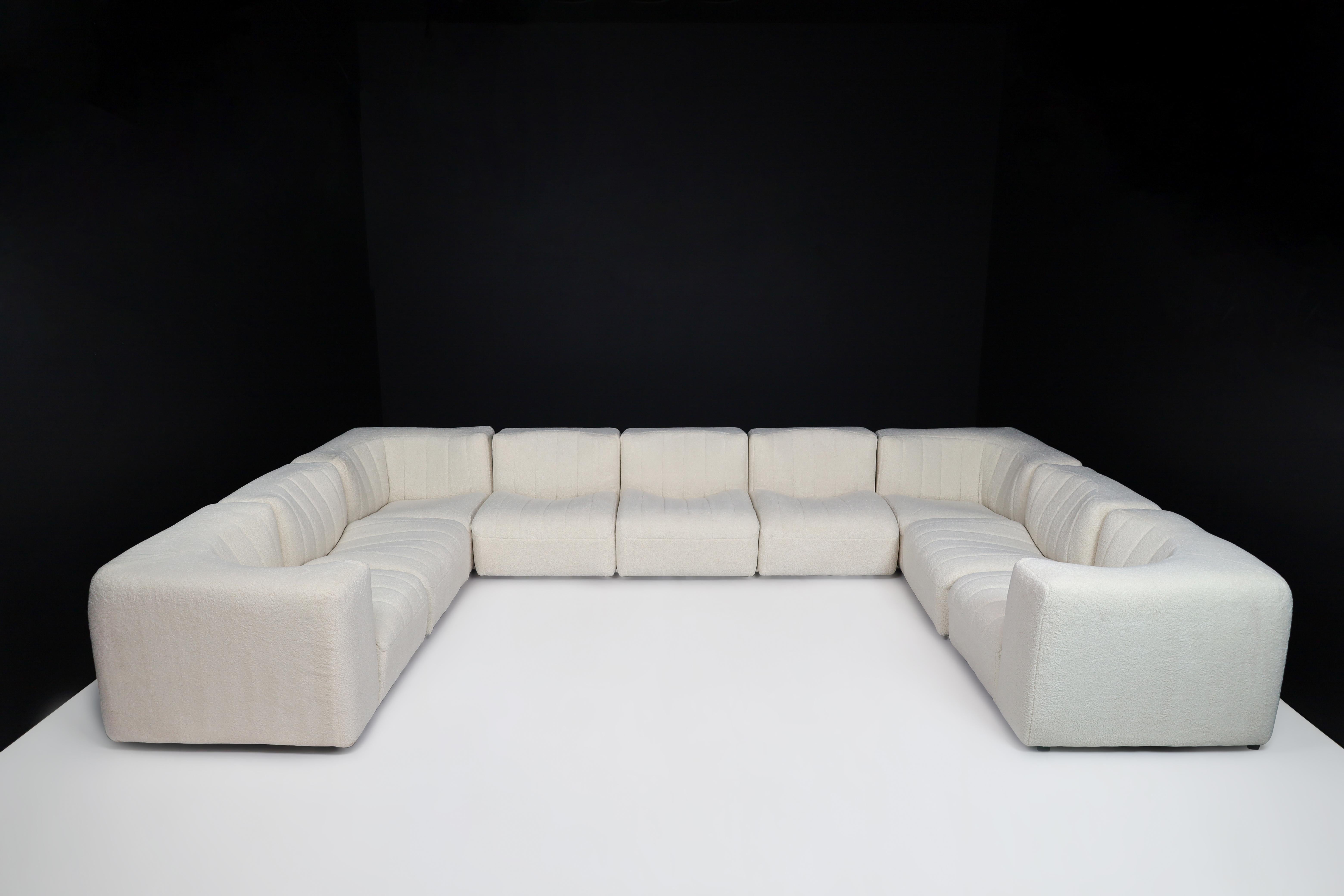 Mid-Century Modern Tito Agnoli for Arflex, Modular Sofa Model '9000', in Teddy Re-Upholstery 1970s For Sale
