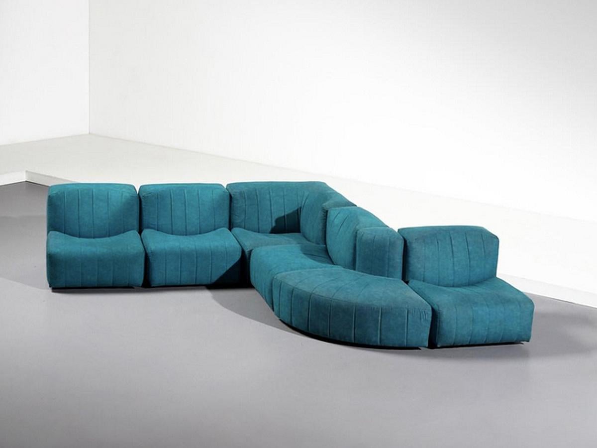 Tito Agnoli for Arflex Sectional Sofa Model '9000' in blue Upholstery
Modular sofa, designed by Tito Agnoli 1969, for Artflex.
A compact, rounded seating system that allows the creation of many configurations. Created in the late 60s. 
The set