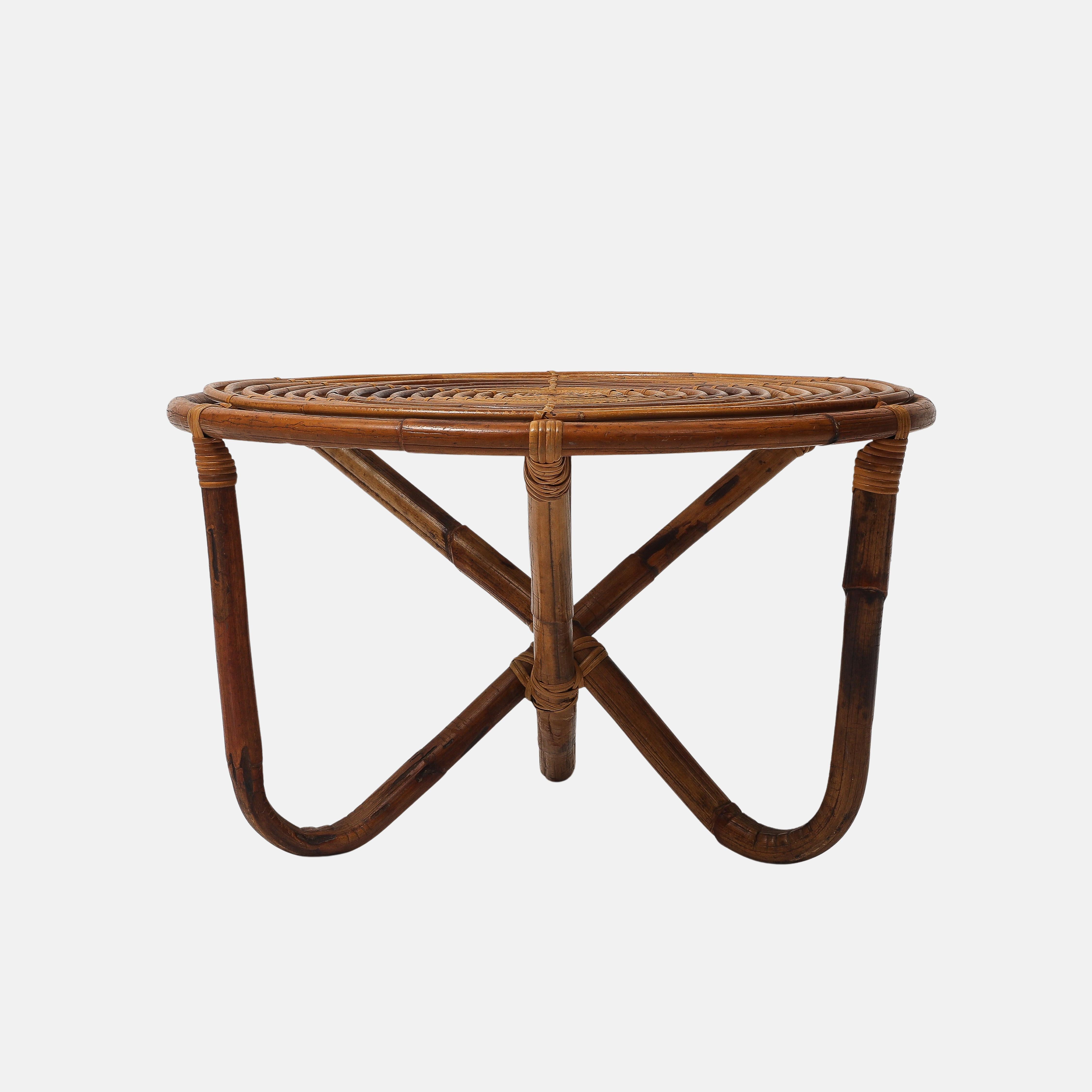 Mesa de centro redonda de bambú y ratán Tito Agnoli para Bonacina BT2, Italia, años 60 mediados del siglo XX en venta