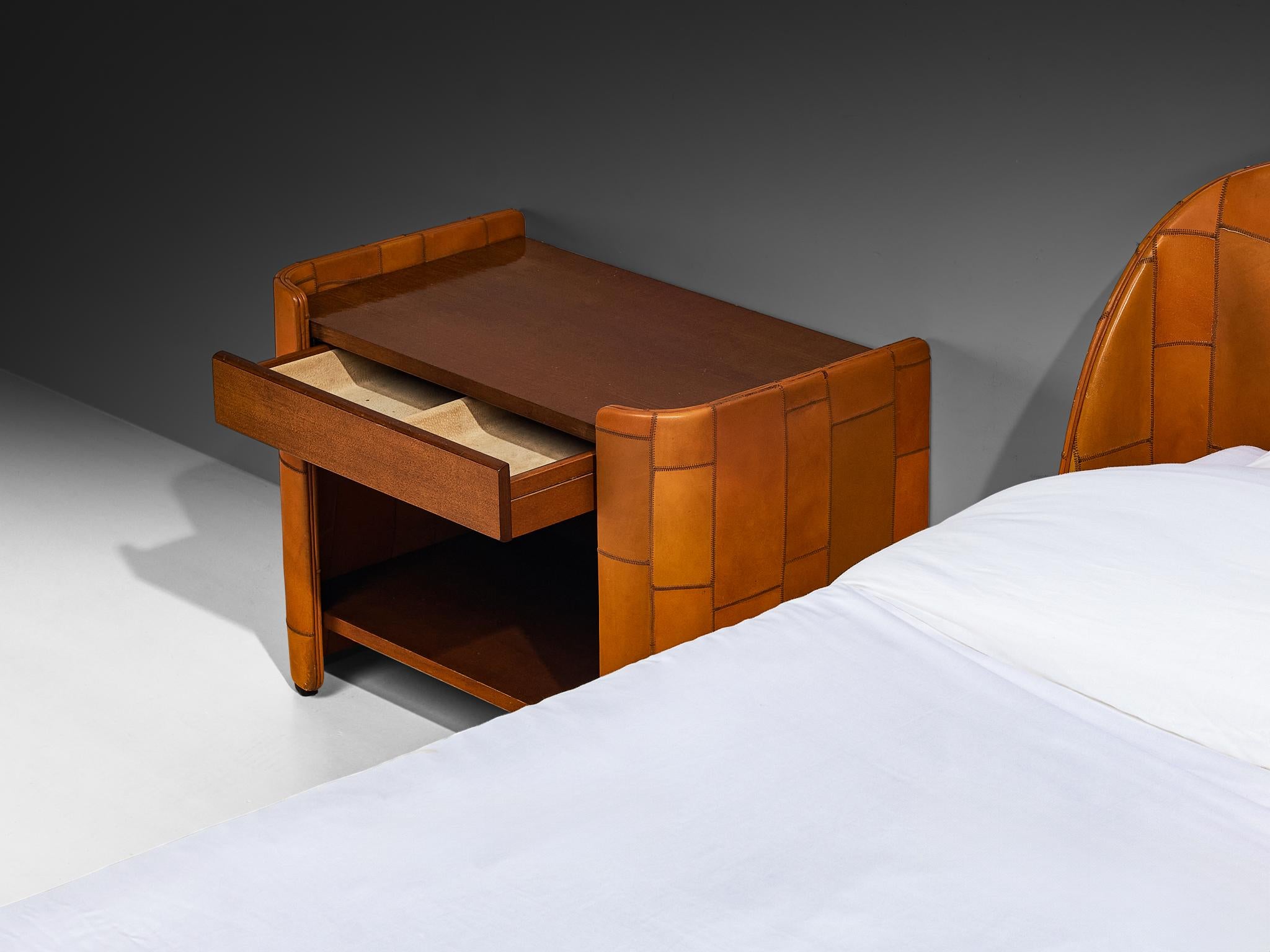 Tito Agnoli für Caleido/Poltrona Frau Doppelbett mit Nachtkästchen (Ende des 20. Jahrhunderts) im Angebot