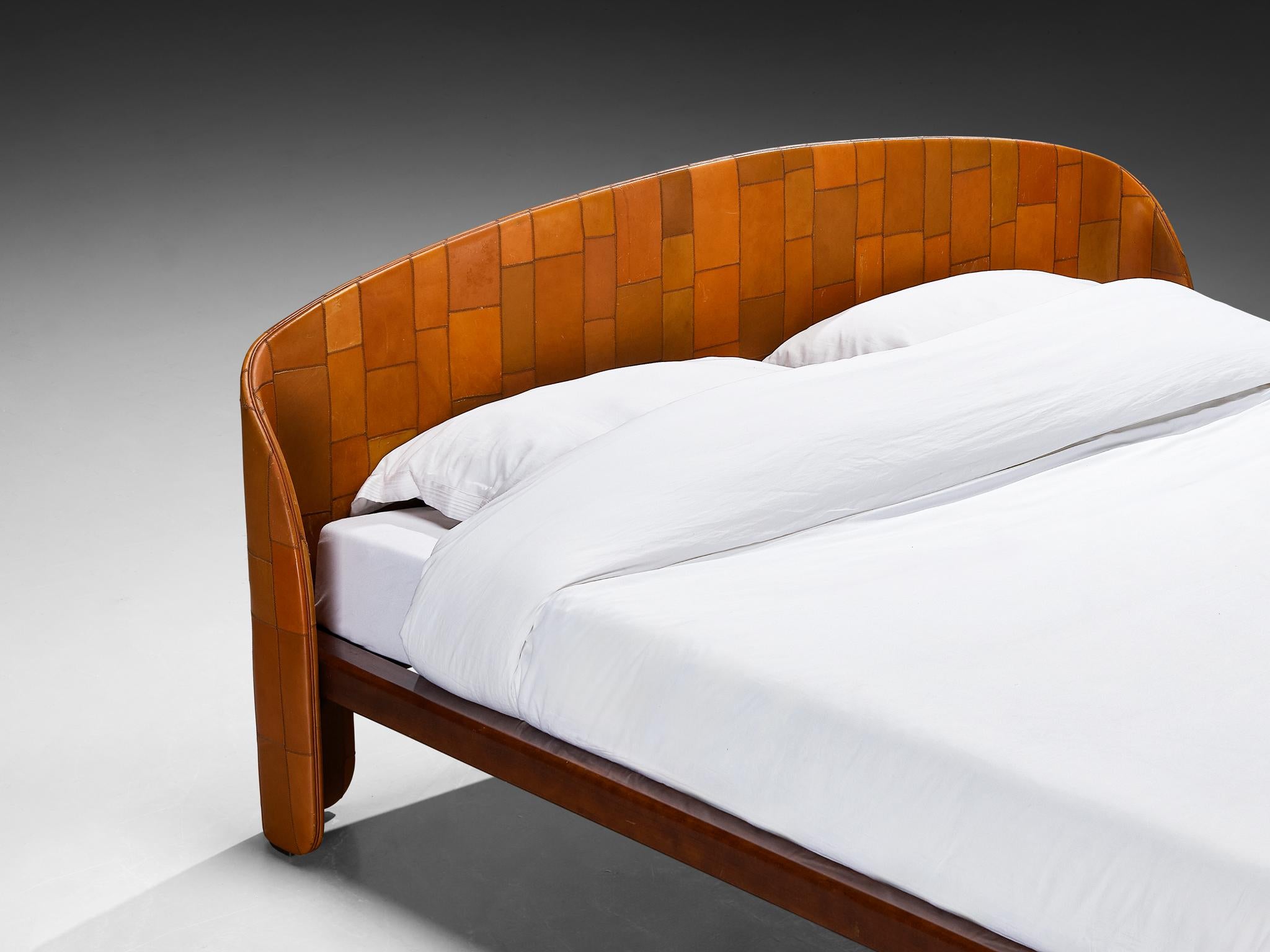 Tito Agnoli für Caleido/Poltrona Frau Doppelbett mit Nachtkästchen im Angebot 1