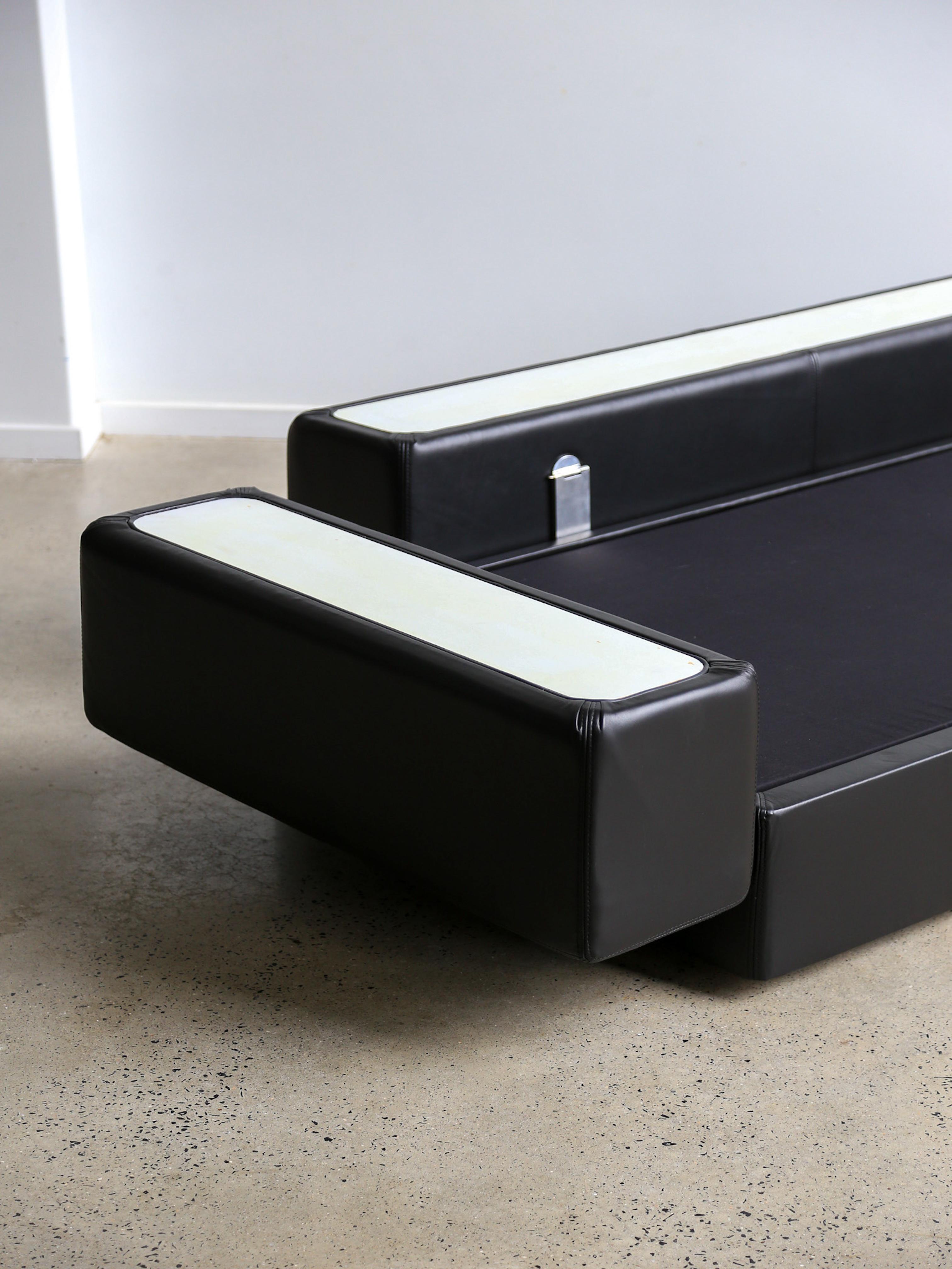 Tito Agnoli for Cinova Canapé lit en cuir noir en vente 3