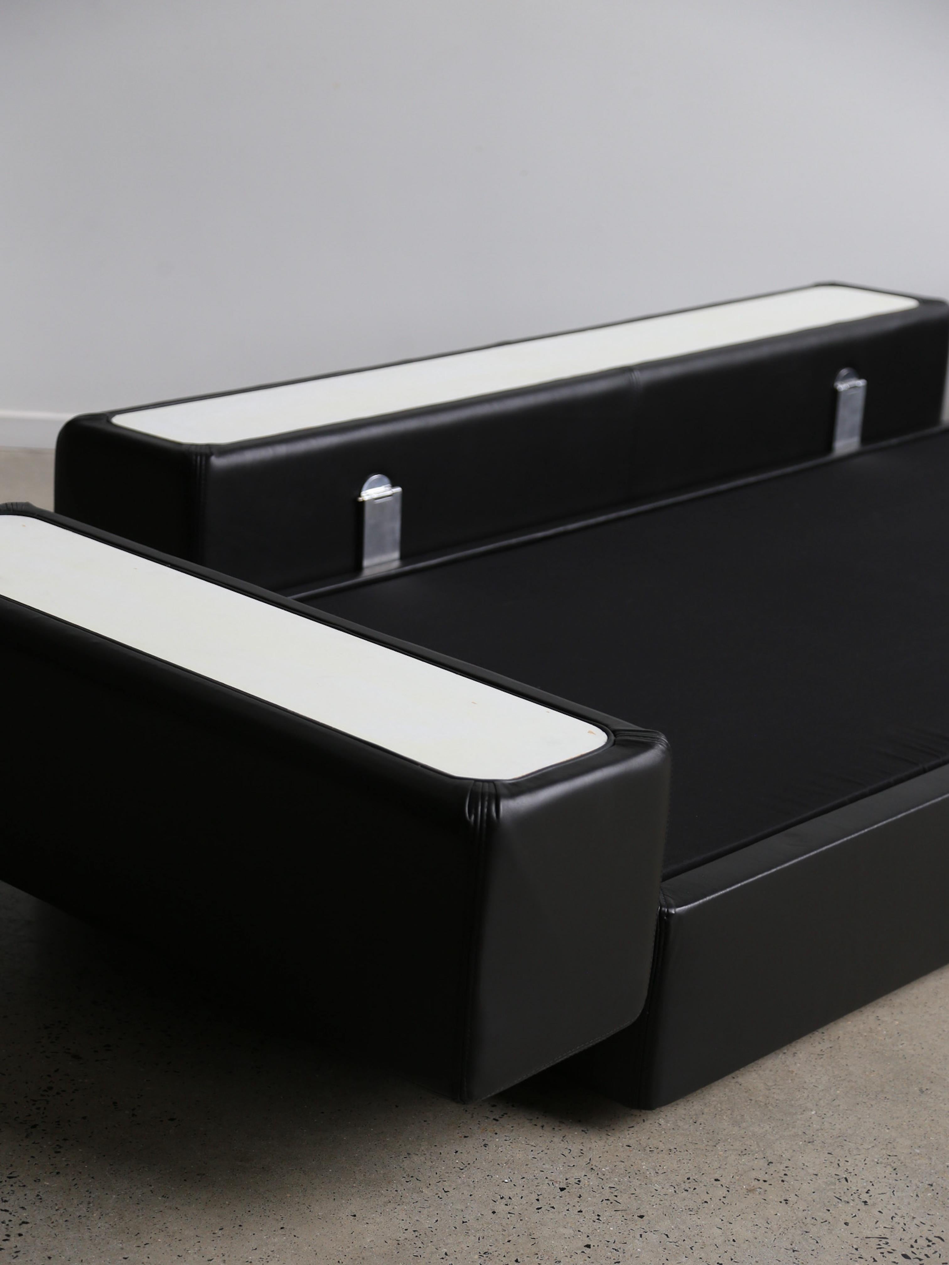 Tito Agnoli for Cinova Canapé lit en cuir noir en vente 5