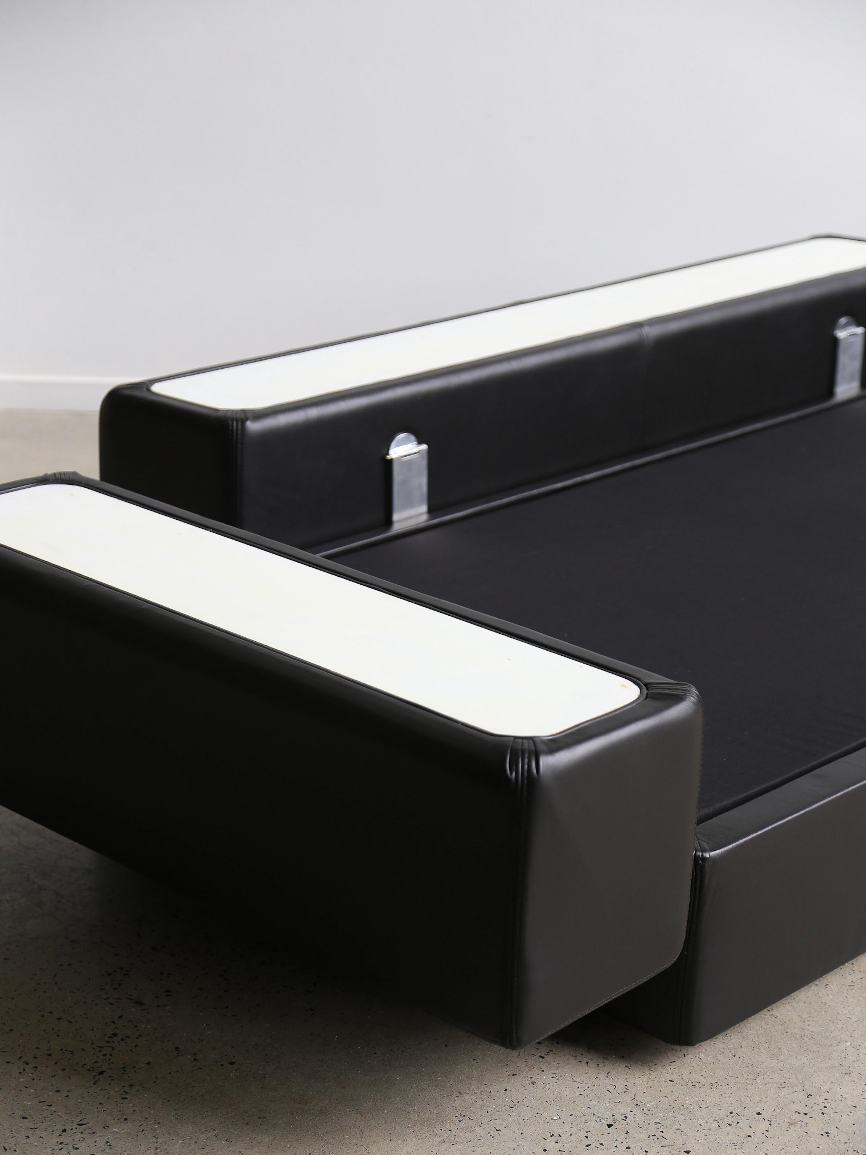Tito Agnoli for Cinova Canapé lit en cuir noir en vente 6