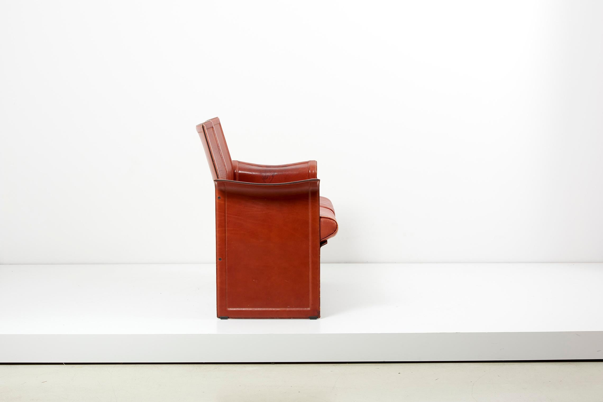 Tito Agnoli für Matteo Grassi Loveseat und Stuhl aus dunklem cognacfarbenem Leder, Italien (Moderne der Mitte des Jahrhunderts) im Angebot