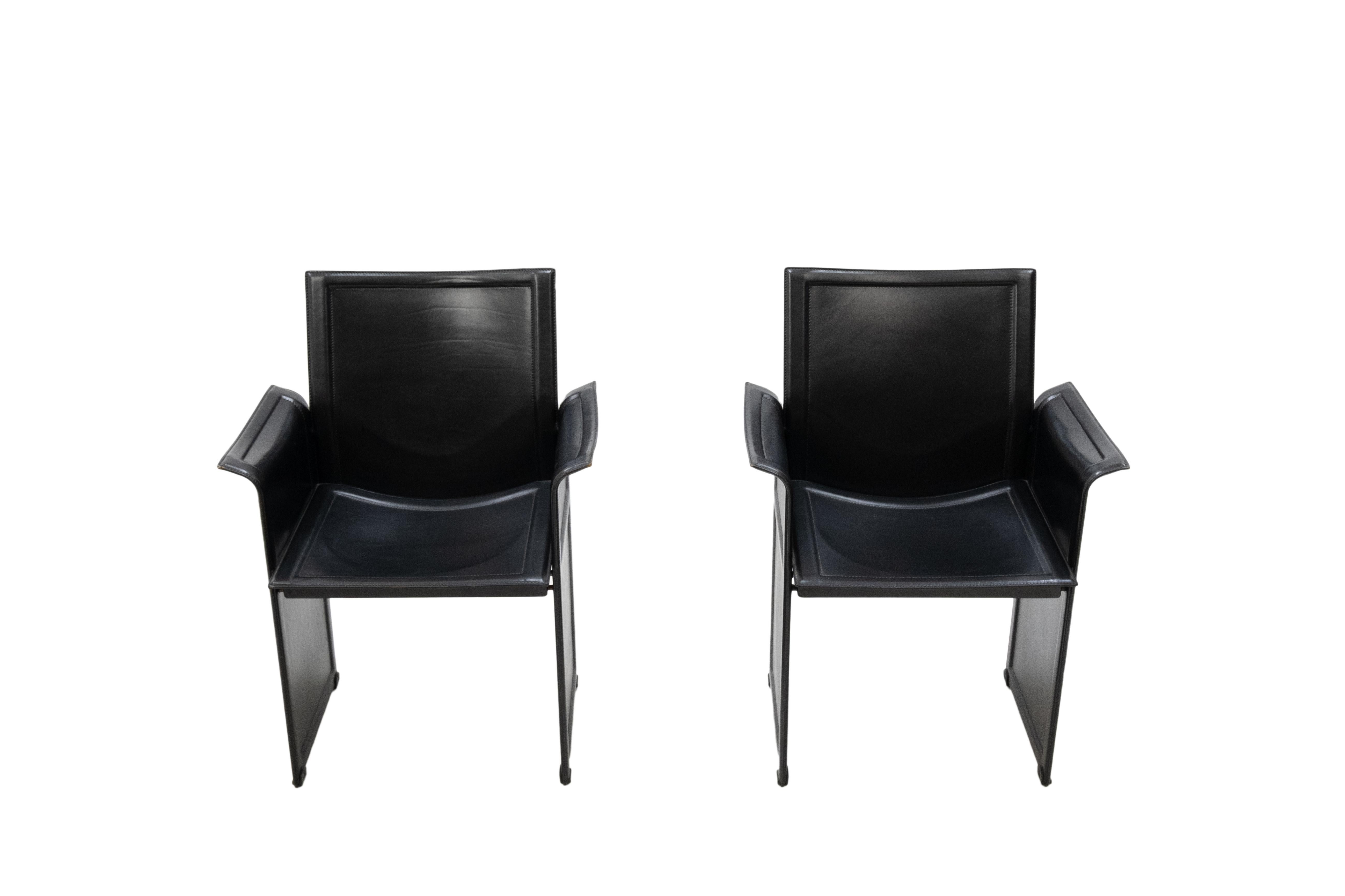 Tito Agnoli for Matteo Grassi chairs. Model Korium. Love these chairs completely covert
with thick black leather. Such a good Design Signed. Good condition.