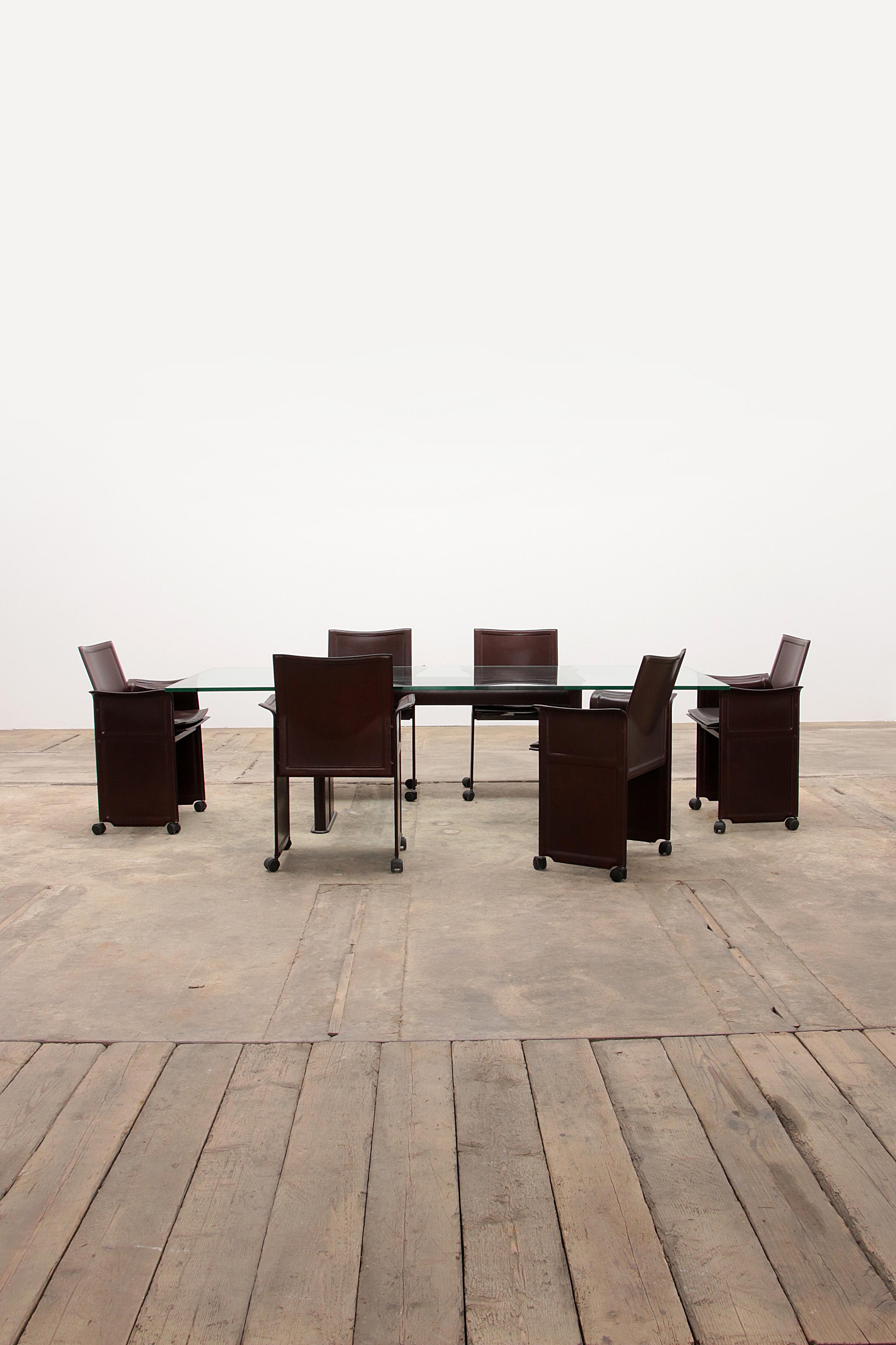 Tito Agnoli für Matteo Grassi: Leder-Esstisch und sechs Stühle (Italienisch) im Angebot