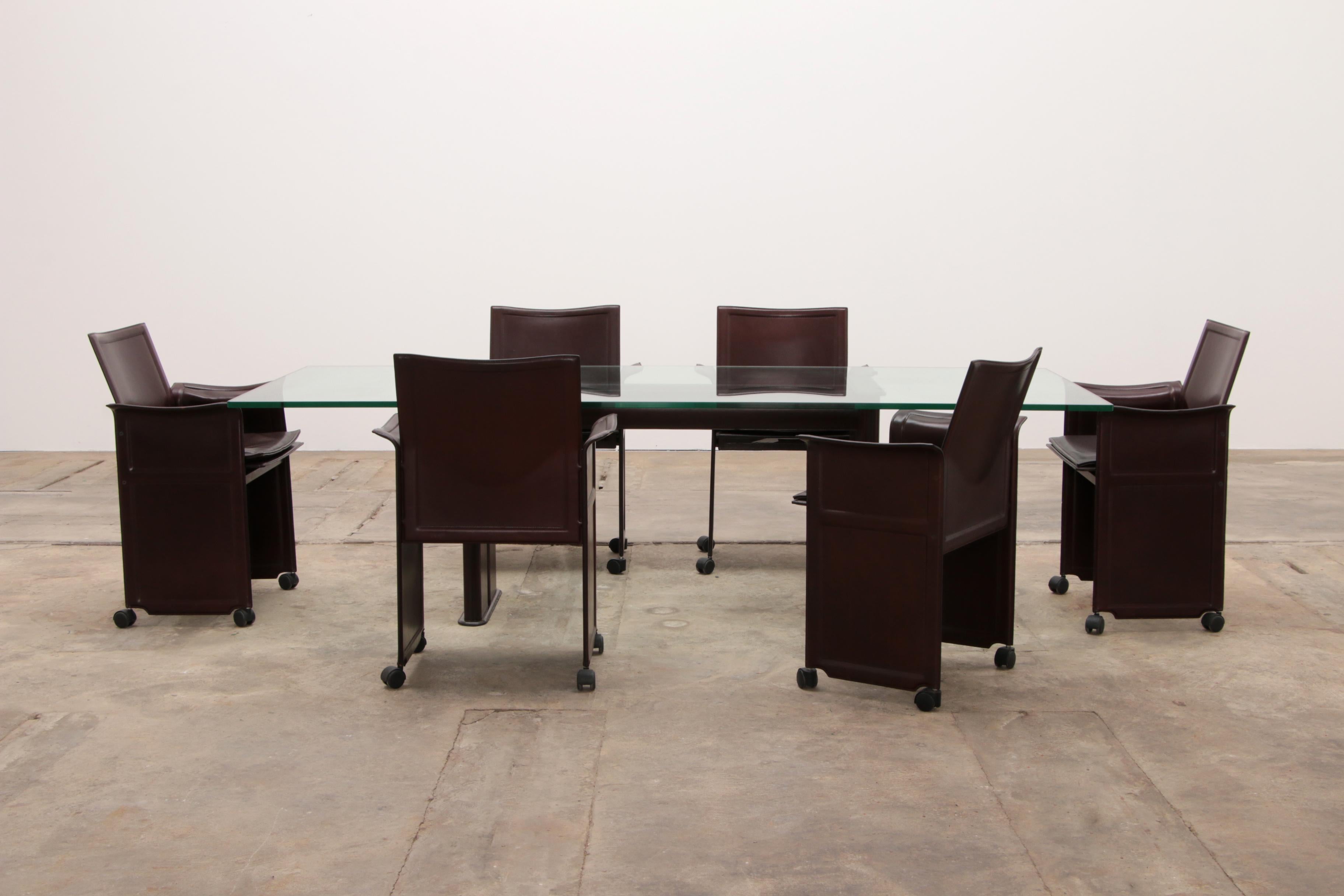 Table de salle à manger et six chaises en cuir Tito Agnoli pour Matteo Grassi Bon état - En vente à Oostrum-Venray, NL
