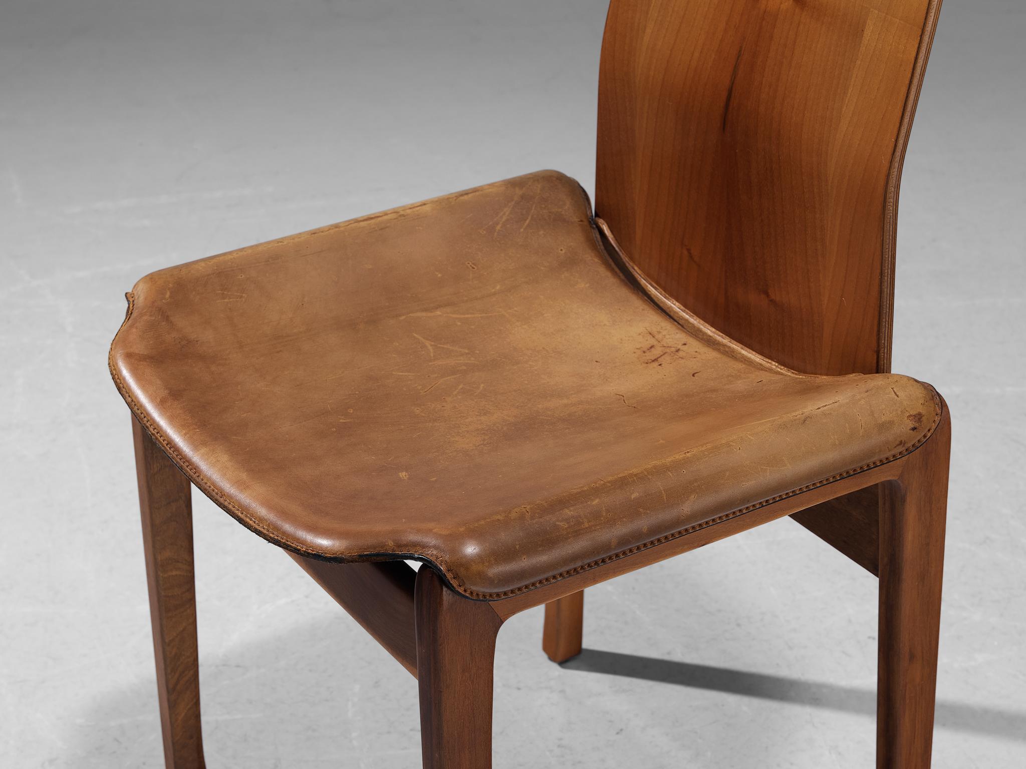 Tito Agnoli for Molteni Set of Four 'Fiorenza' Dining Chairs in Leather & Walnut For Sale 4