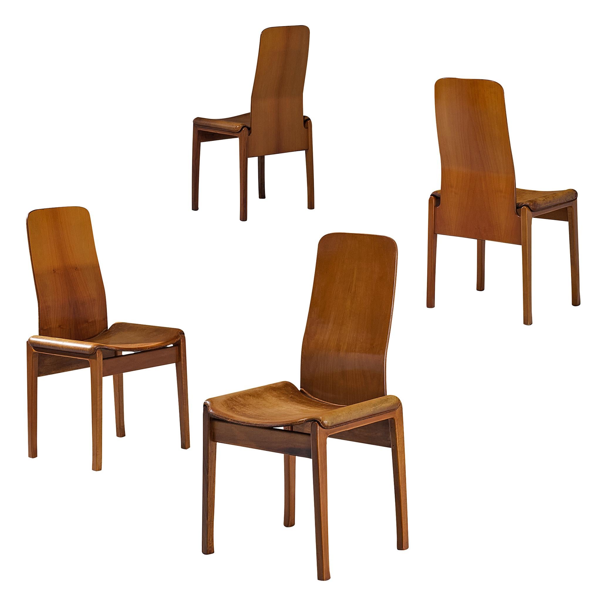 Tito Agnoli for Molteni Set of Four 
Fiorenza
 Dining Chairs in Leather 
Walnut im Angebot