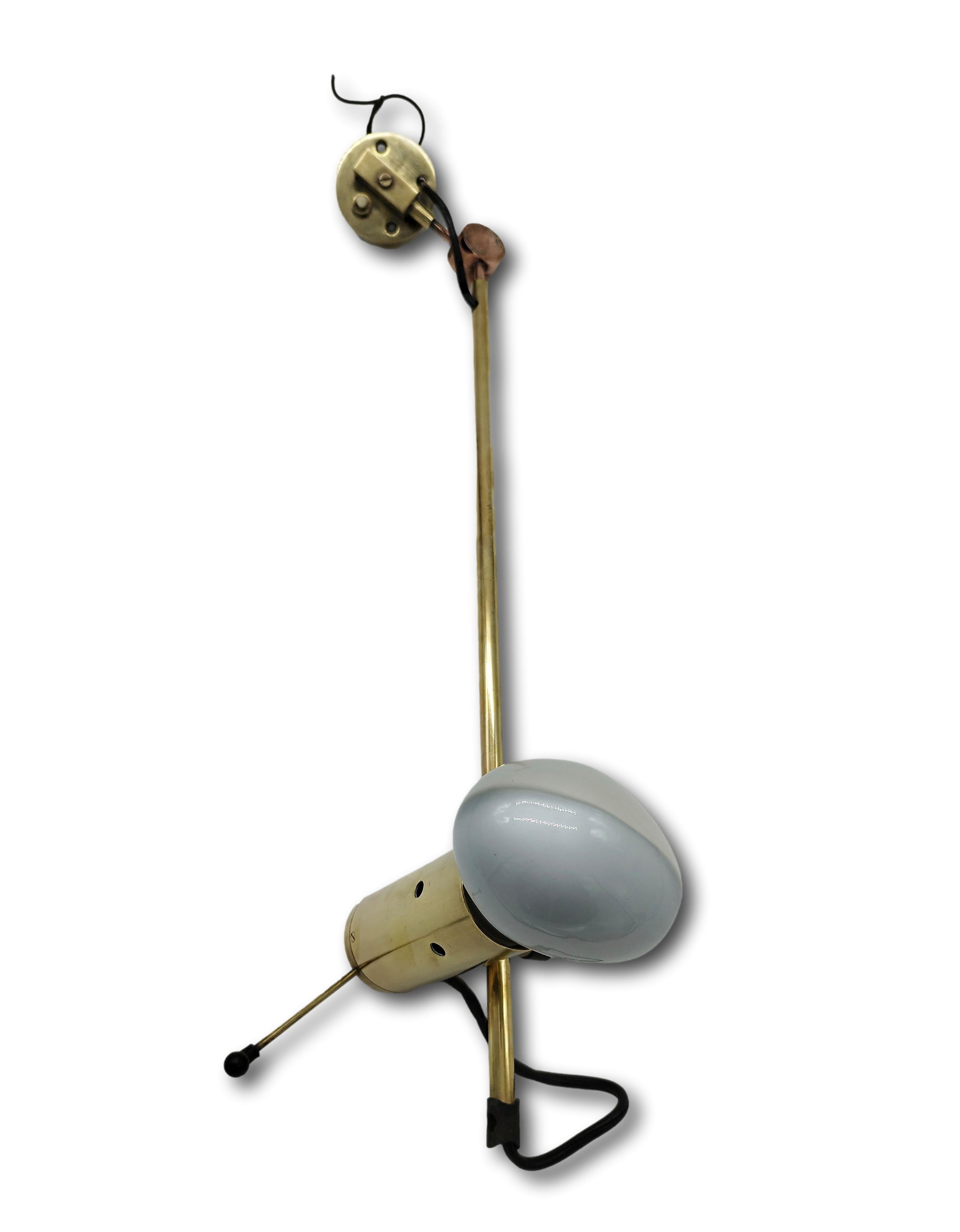 The Model 194 wall lamp is a rare piece by Tito Agnoli for Oluce, Italy 1954. It is a first edition, with arms and fittings made entirely of brass and an original Cornalux 'hammerhead' bulb. This design stands out for its versatility thanks to its