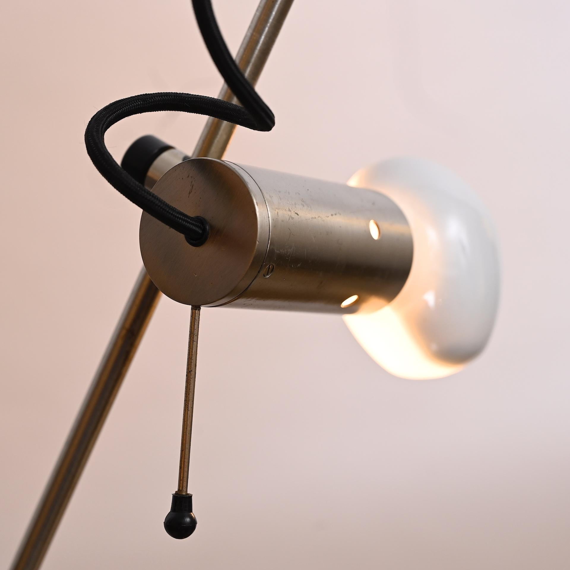 Milieu du XXe siècle Lampe de bureau Tito Agnoli pour Oluce Desk, vers 1954 en vente
