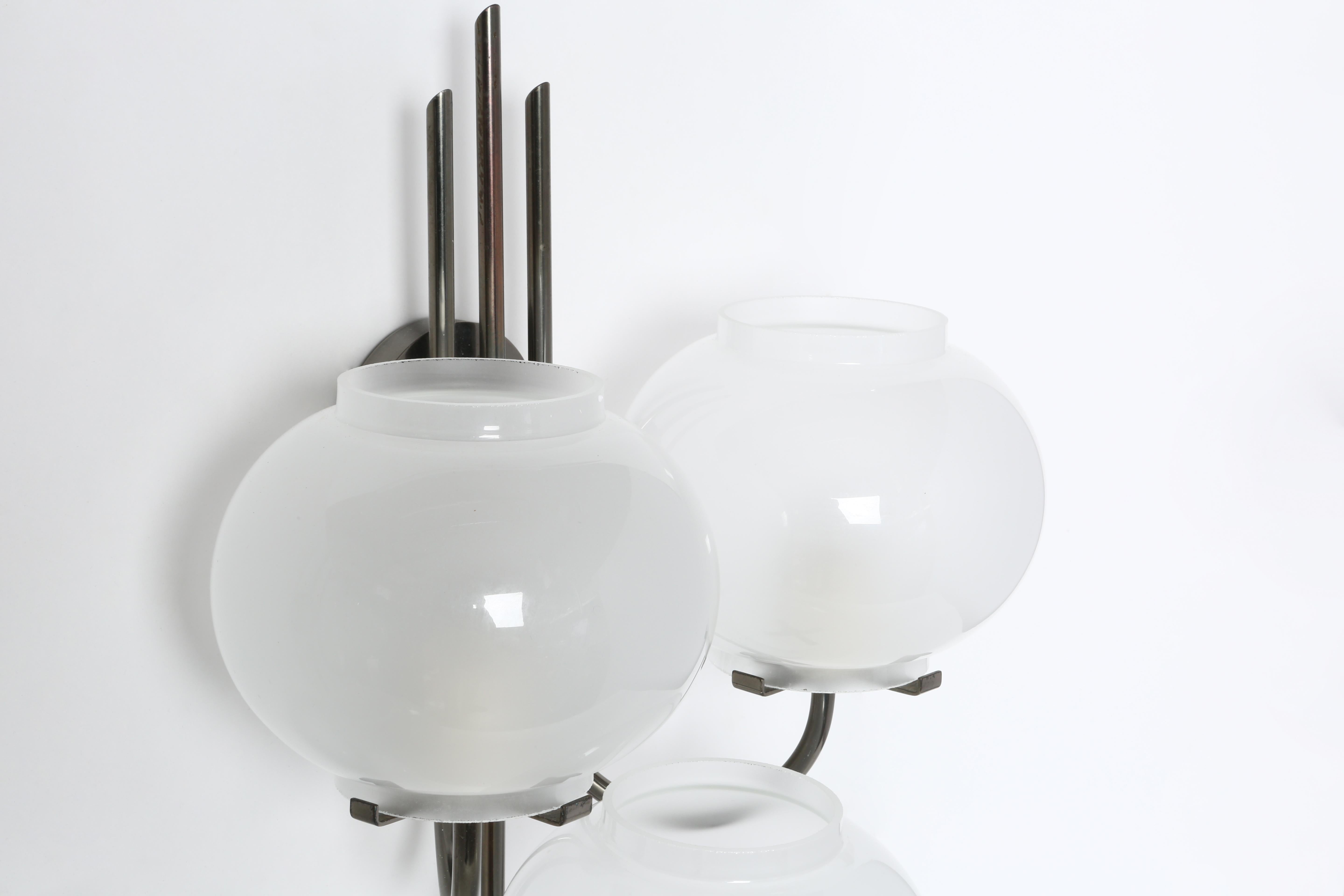Italiano Tito Agnoli for Oluce sconces, a pair Italy circa 1960s in vendita