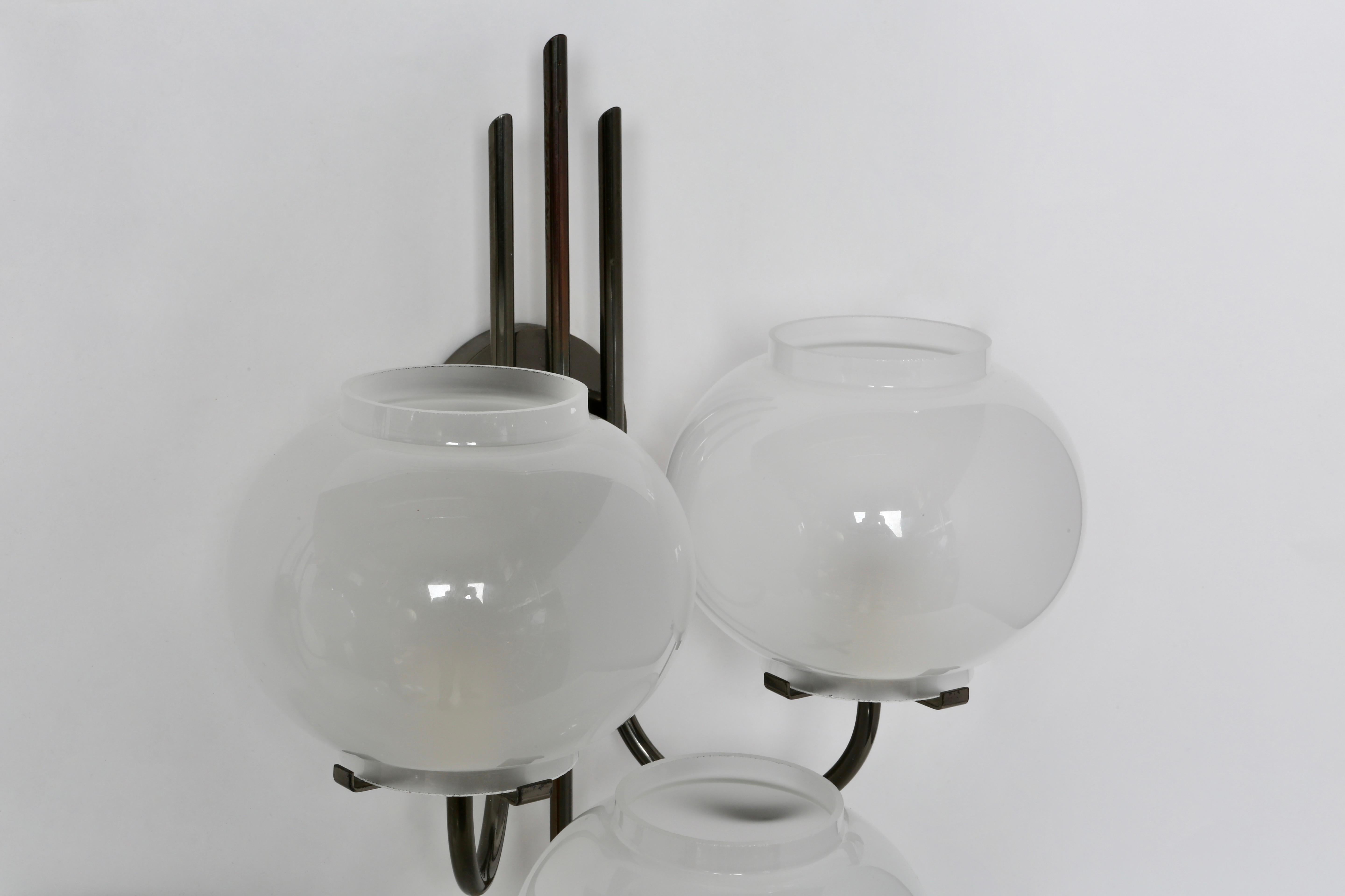 Metà XX secolo Tito Agnoli for Oluce sconces, a pair Italy circa 1960s in vendita