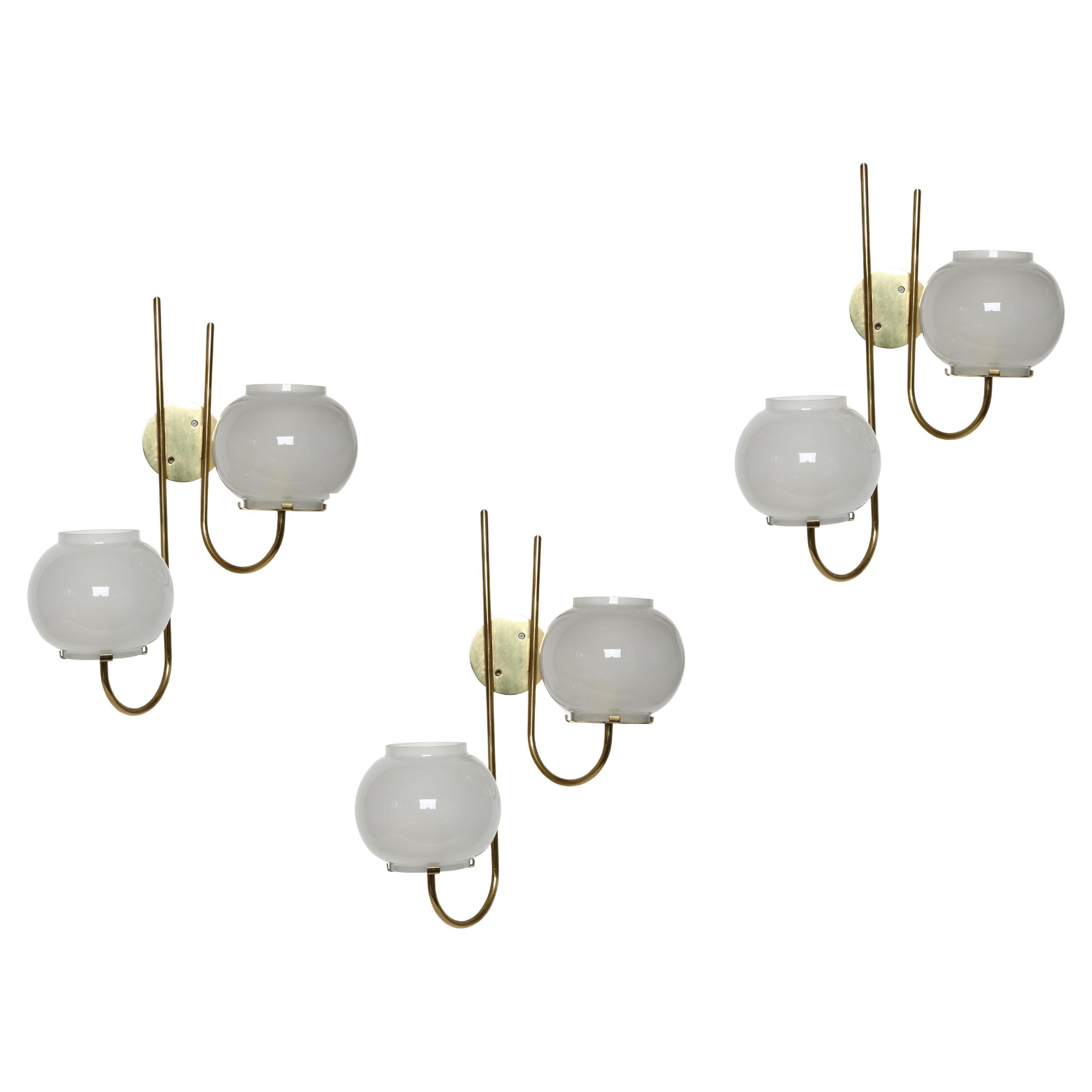 Aplique Tito Agnoli para Oluce
Diseñado y fabricado en Italia en la década de 1960
Latón y cristal esmerilado.
Admite dos bombillas de casquillo candelabro.
Recableado estadounidense gratuito previa solicitud.
El precio es por 1 candelabro.
Hay 3