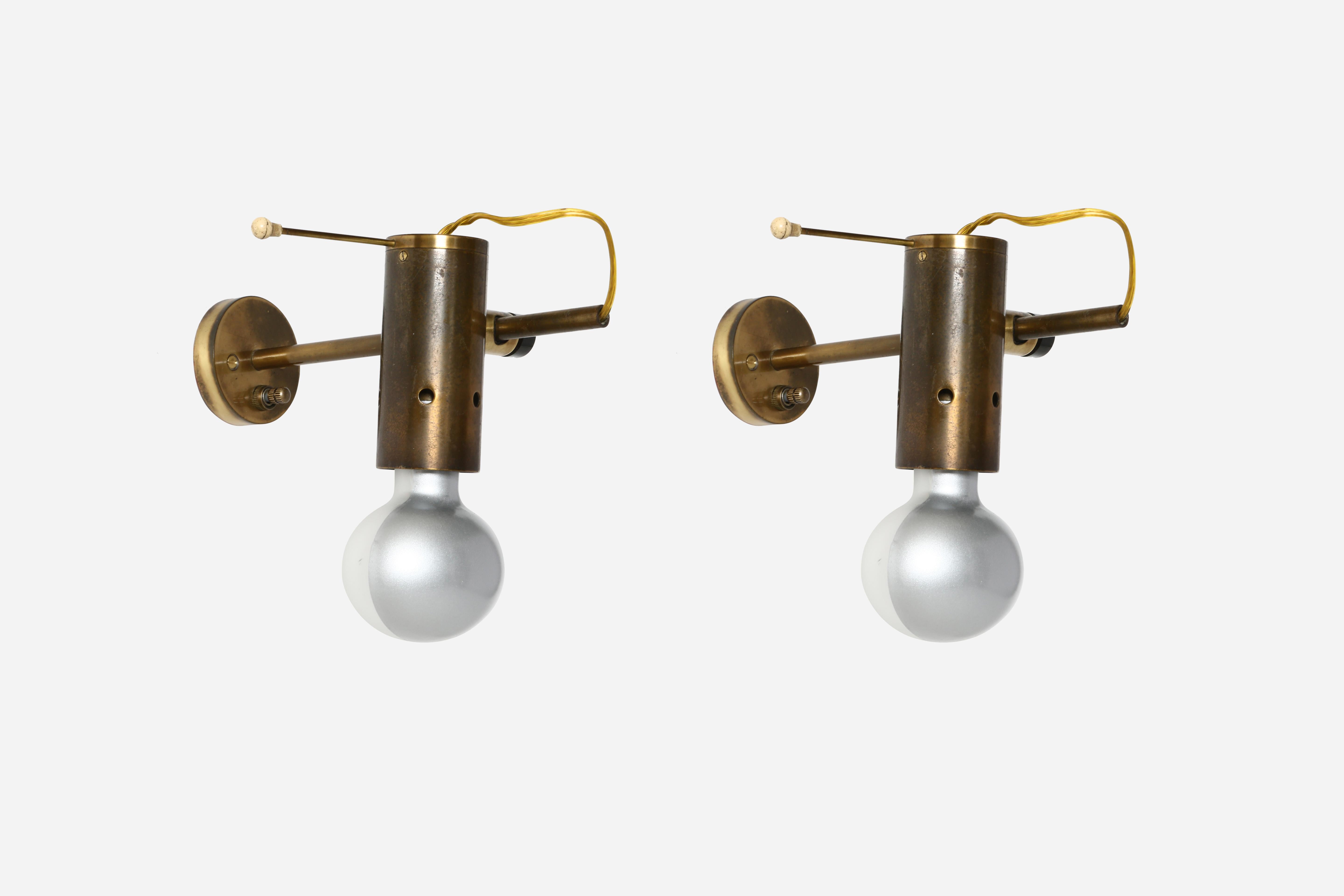 Tito Agnoli für Oluce Sconces Model 186, ein Satz von 2 Italien um 1960 (Moderne der Mitte des Jahrhunderts) im Angebot