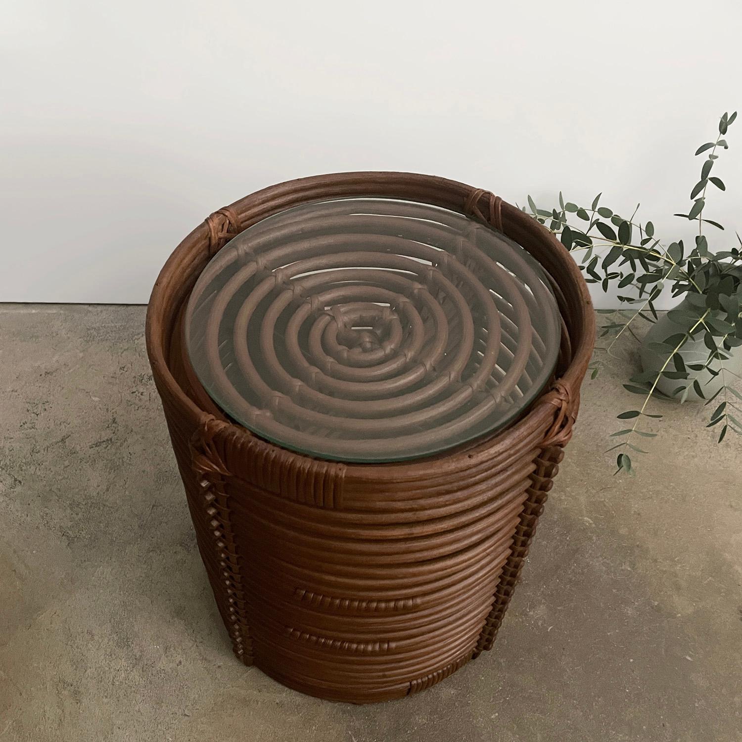 Tito Agnoli Italienischer Mid Century Beistelltisch aus Rattan und Bambus (Mitte des 20. Jahrhunderts) im Angebot
