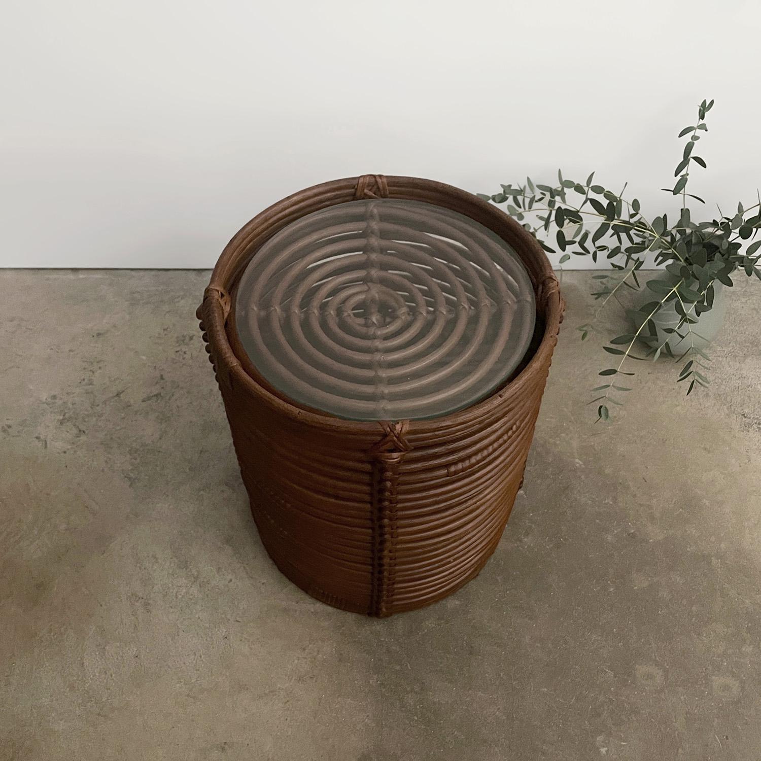 Tito Agnoli Italienischer Mid Century Beistelltisch aus Rattan und Bambus im Angebot 2