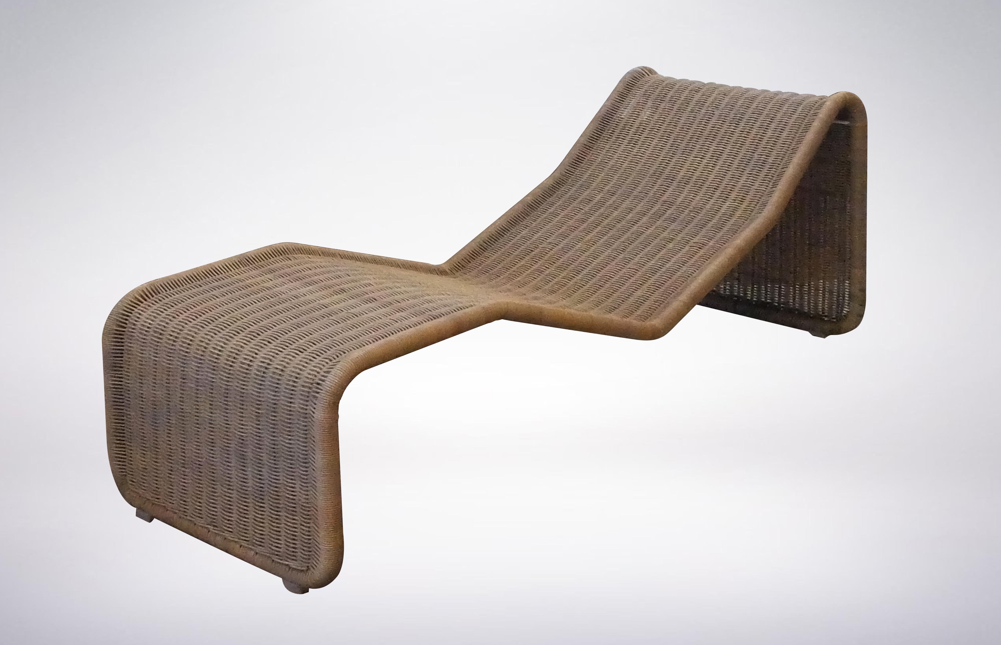 Tito Agnoli
Italian Mid-Century Modern rattan chaise lounge
1957
This minimalist chaise lounge is a pioneer Italian design combining style and comfort. It displays intricate wickerwork designed by Tito Agnoli.



Please note : the 