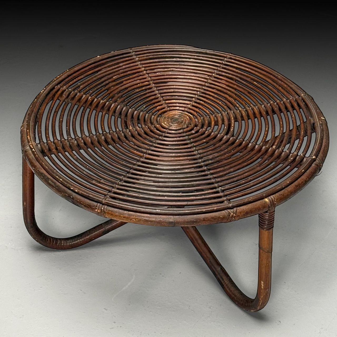 Tito Agnoli Attr., Bonacina, Italienische Mitte des Jahrhunderts Modern, Kleiner Couchtisch, Rattan, Bambus

Dieser bezaubernde kleine runde Couchtisch, der Tito Agnoli für Bonacina zugeschrieben wird und in den 1960er Jahren in Italien hergestellt
