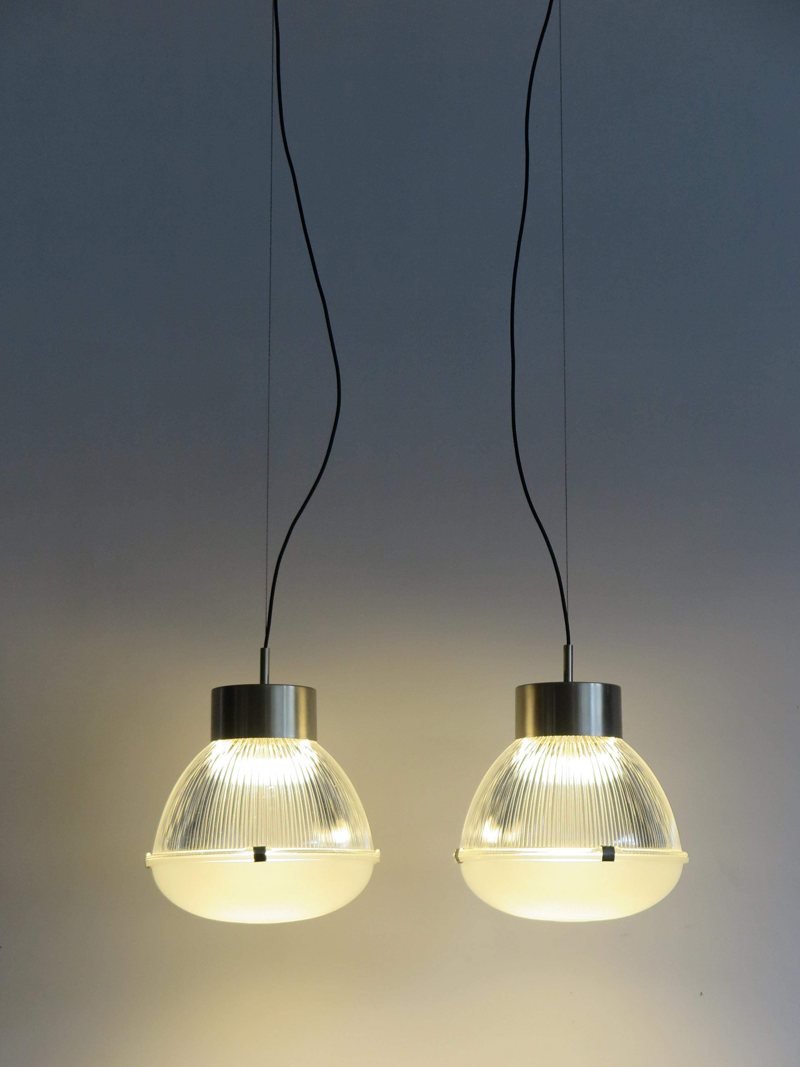 Mid-Century Modern design italian couple of pendant lamps designed by Tito Agnoli and produced by Oluce with chrome-plated steel frame and thick moulded glass diffusers, Italy, 1969.

Bibliography:
Domus 409, 12/1963, p. 12
T. Braeuniger, O-Luce