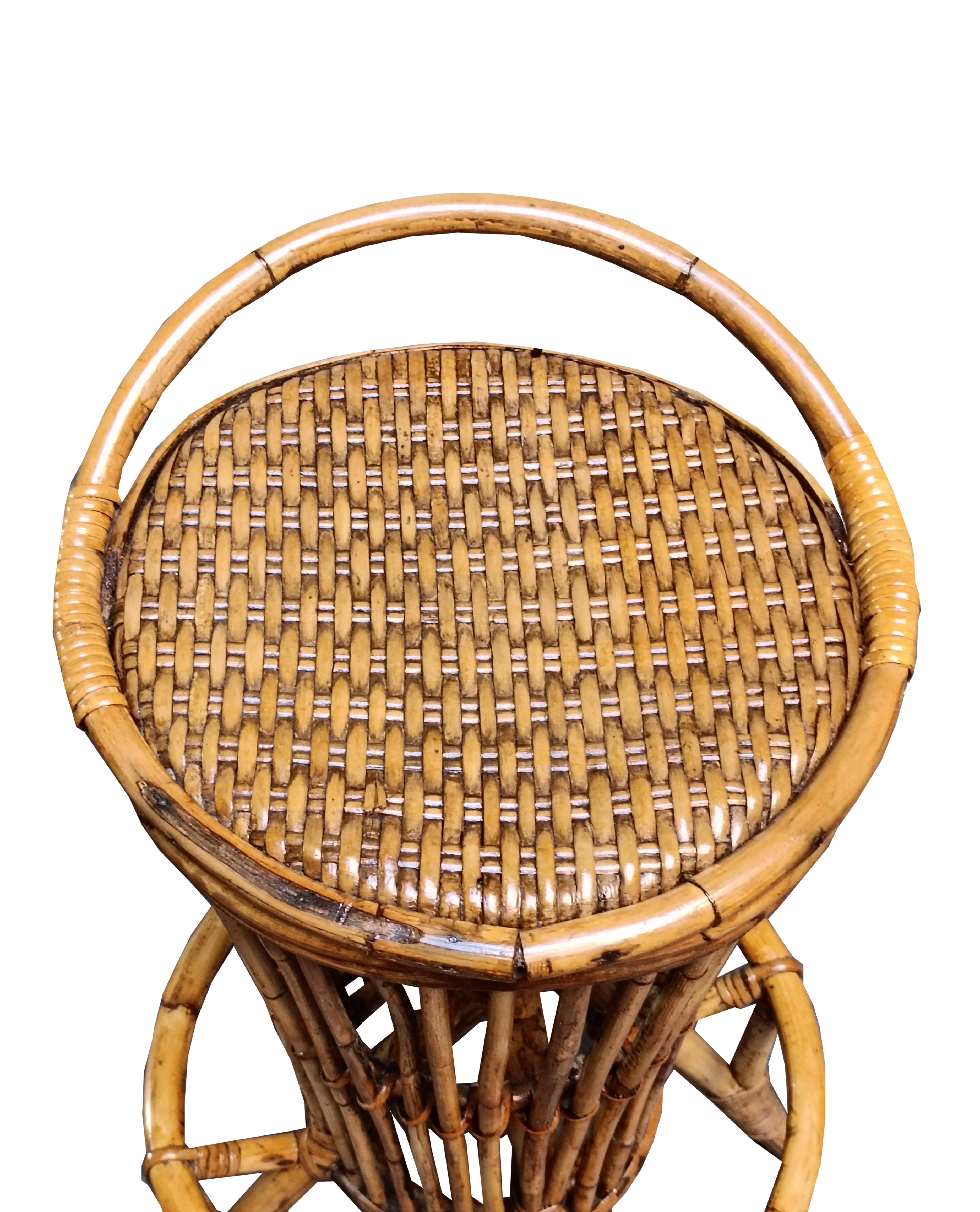 Tito Agnoli Mobile Bar in Rattan e Bamboo e Due Sgabelli in Rattan, Italia 1960 in vendita 1