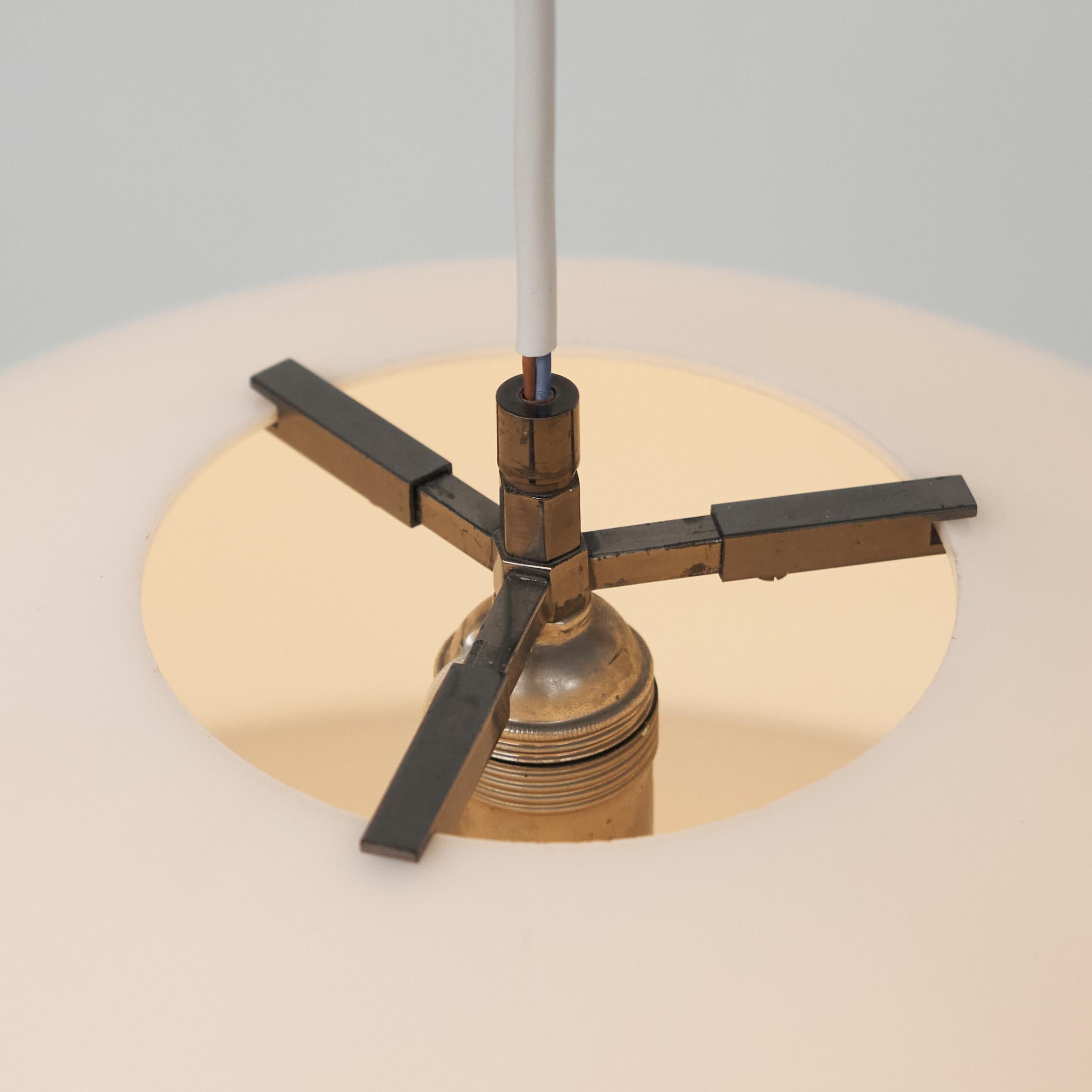 Tito Agnoli Modell 4461B 'Decentrata' Pendelleuchte für O-Luce, Italien 1961 im Zustand „Gut“ im Angebot in Tilburg, NL