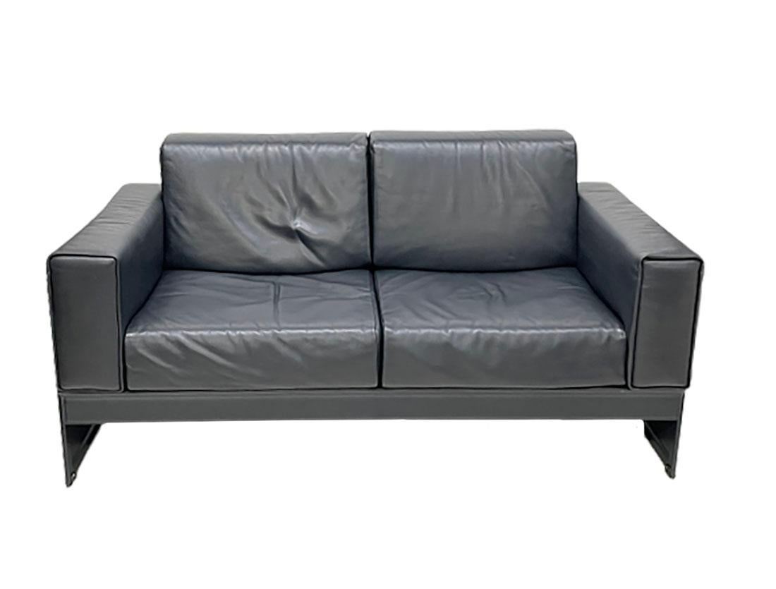 Tito Agnoli Model Korium for Matteo Grassi sofa, Italy 1970s

A blue/grey leather sofa, model Korium, designed by Tito Agnoli for Matteo Grassi, Italy.
The sofa has a sleek leather frame with 6 loose cushions. The surface of the seat of the frame