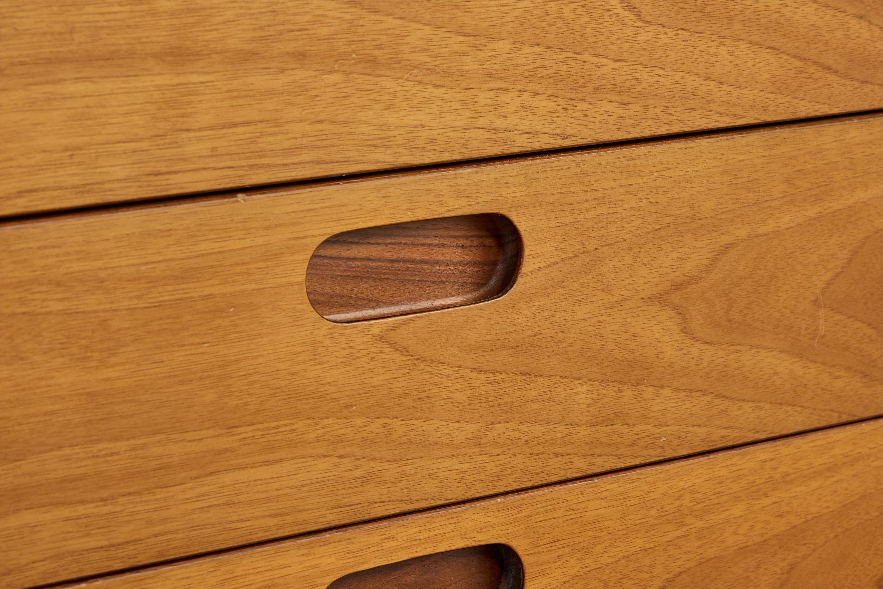 Tito Agnoli, Nightstands, Walnut, Italy, 1970s en vente 4