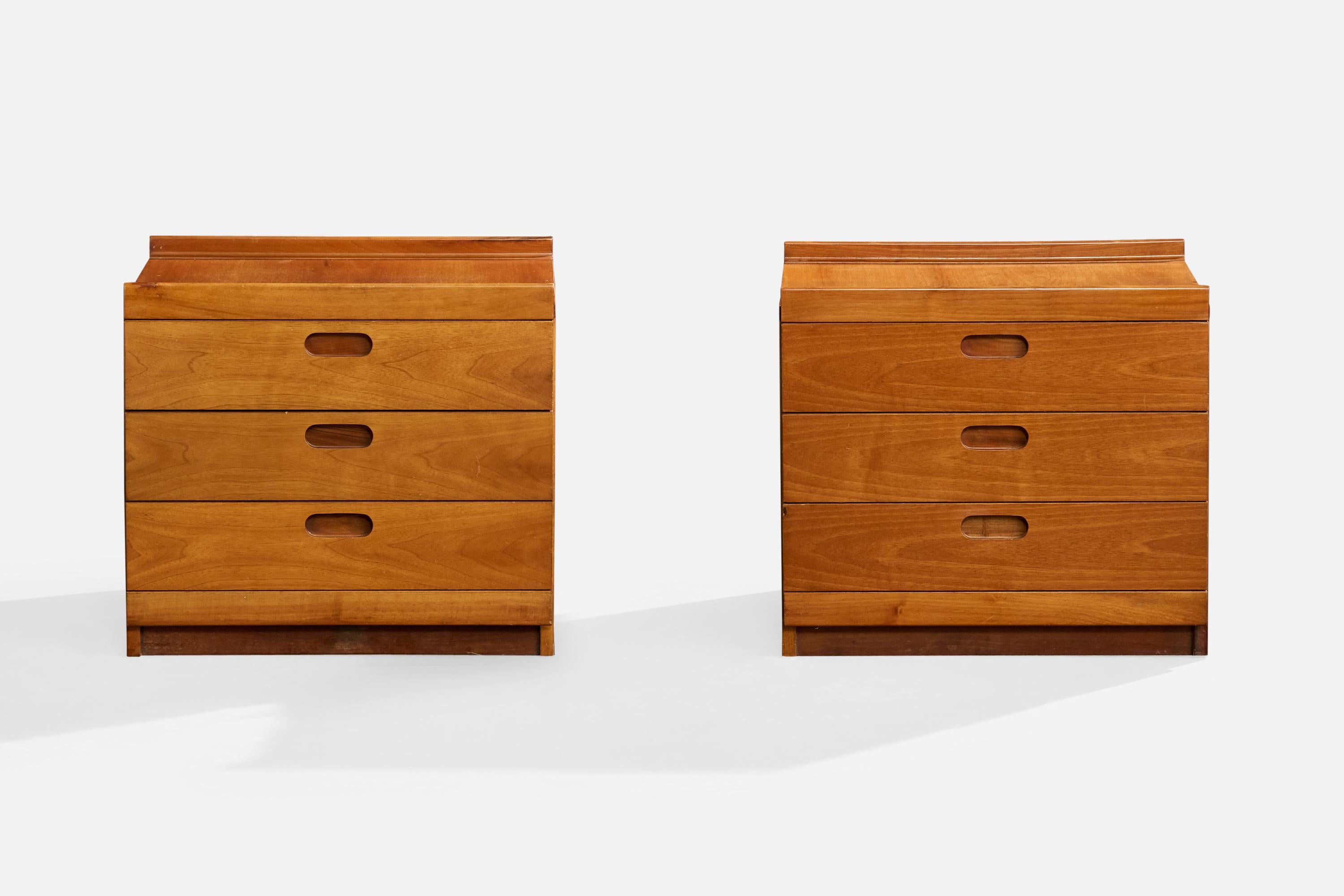 Mid-Century Modern Tito Agnoli, Nightstands, Walnut, Italy, 1970s en vente