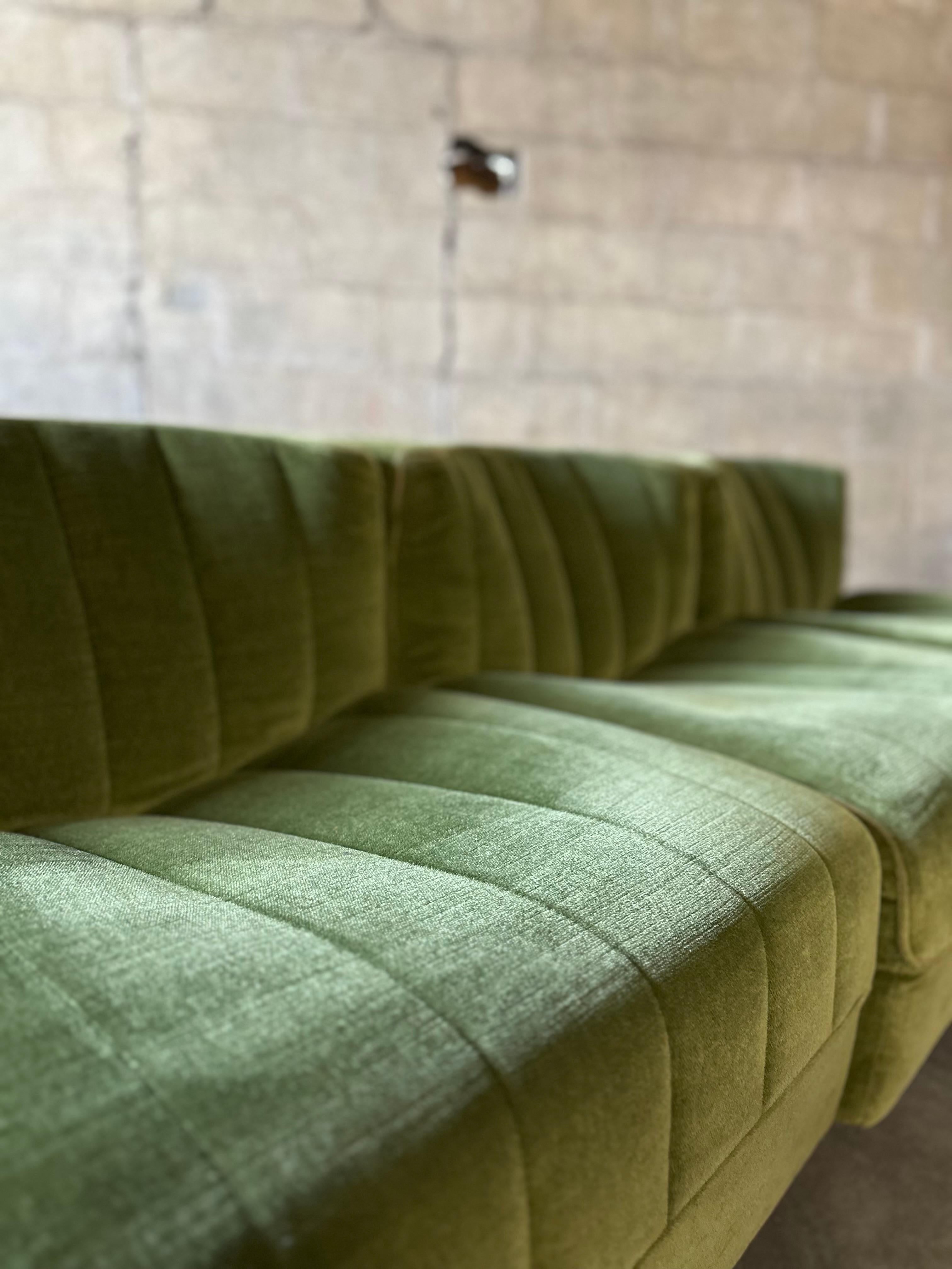 Mid-20th Century Tito Agnoli Novemila 9000 Sofa in Green Velvet