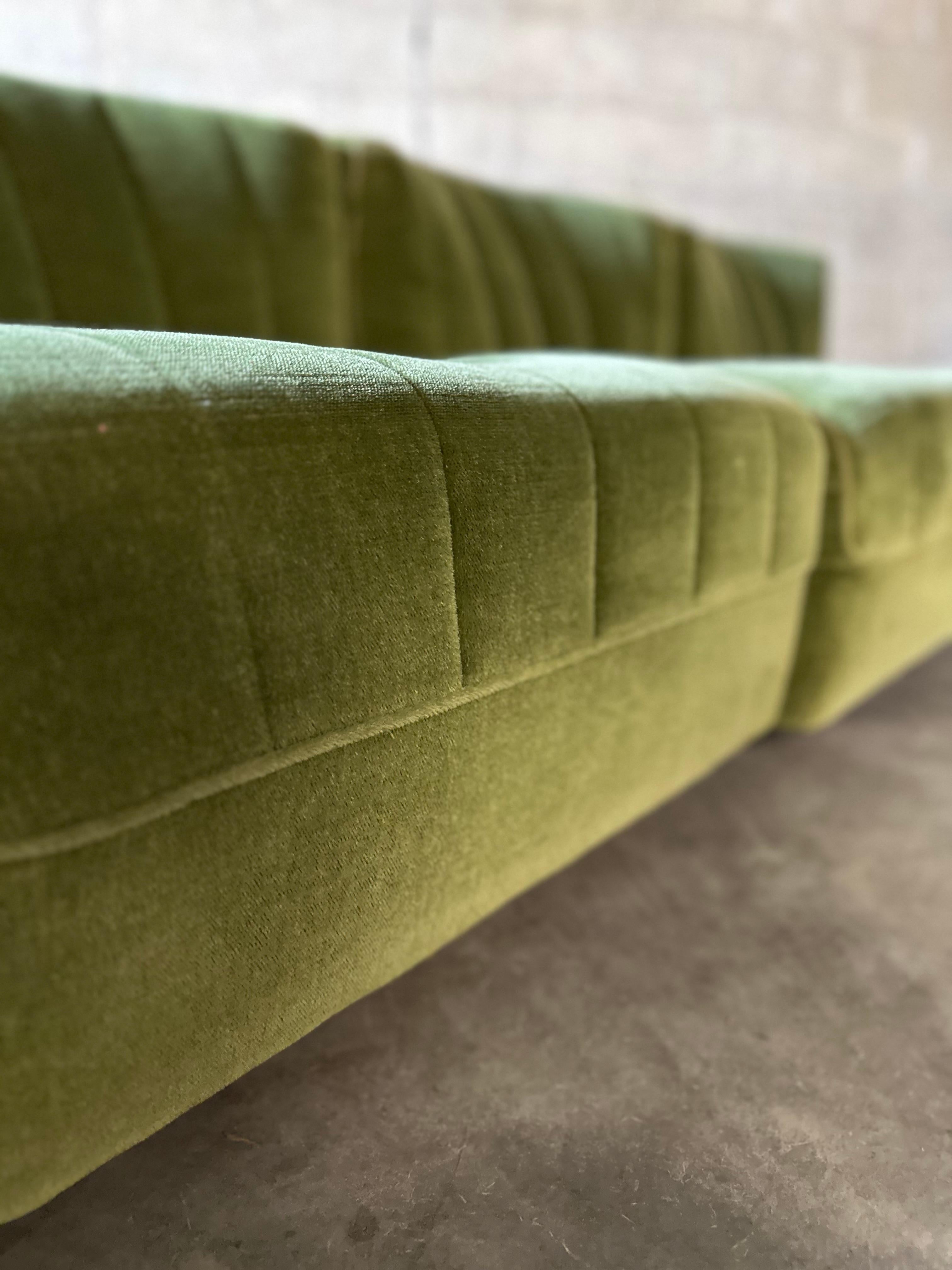 Tito Agnoli Novemila 9000 Sofa in Green Velvet 1