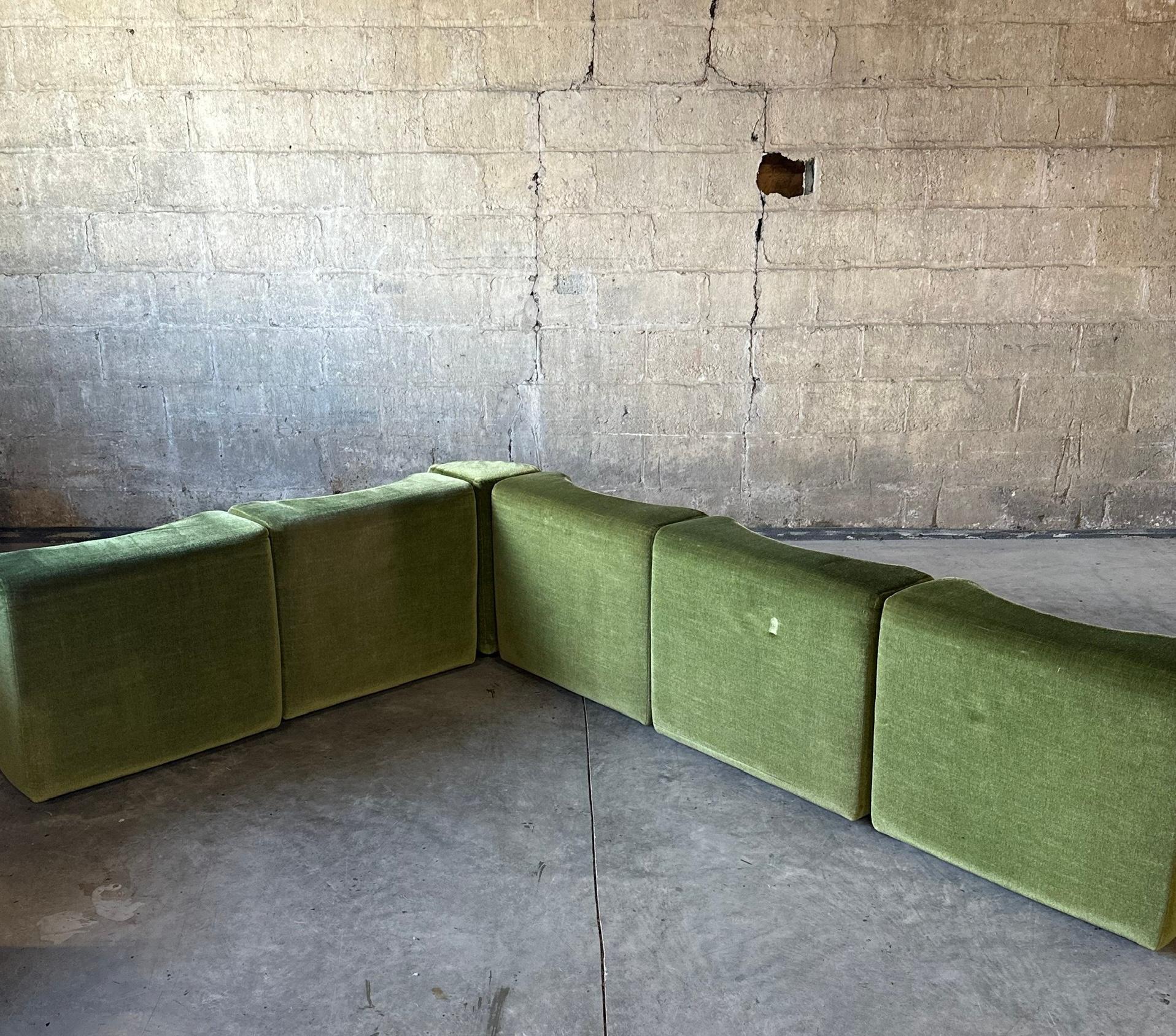 Tito Agnoli Novemila 9000 Sofa in Green Velvet 2