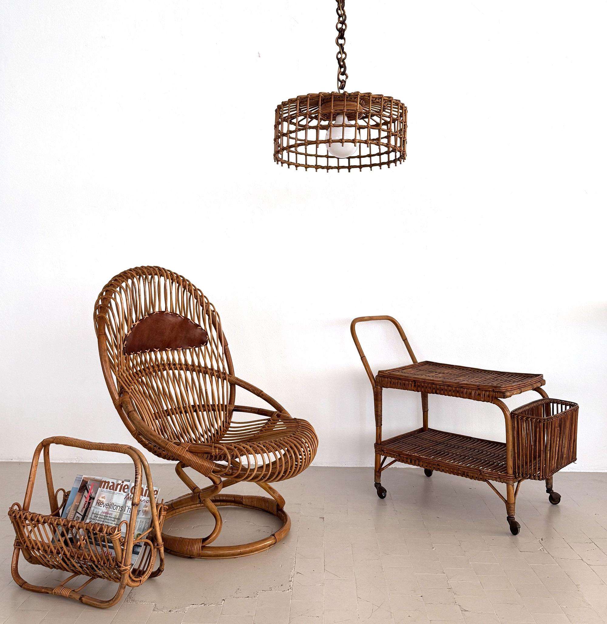 Sedia facile in vimini di bambù organico di Tito Agnoli per Bonacina, anni '60

Sedia o poltrona molto rara da trovare, progettata dal designer italiano Tito Agnoli per l'azienda Pierantonio Bonacina negli anni Sessanta. 
La sedia è realizzata a