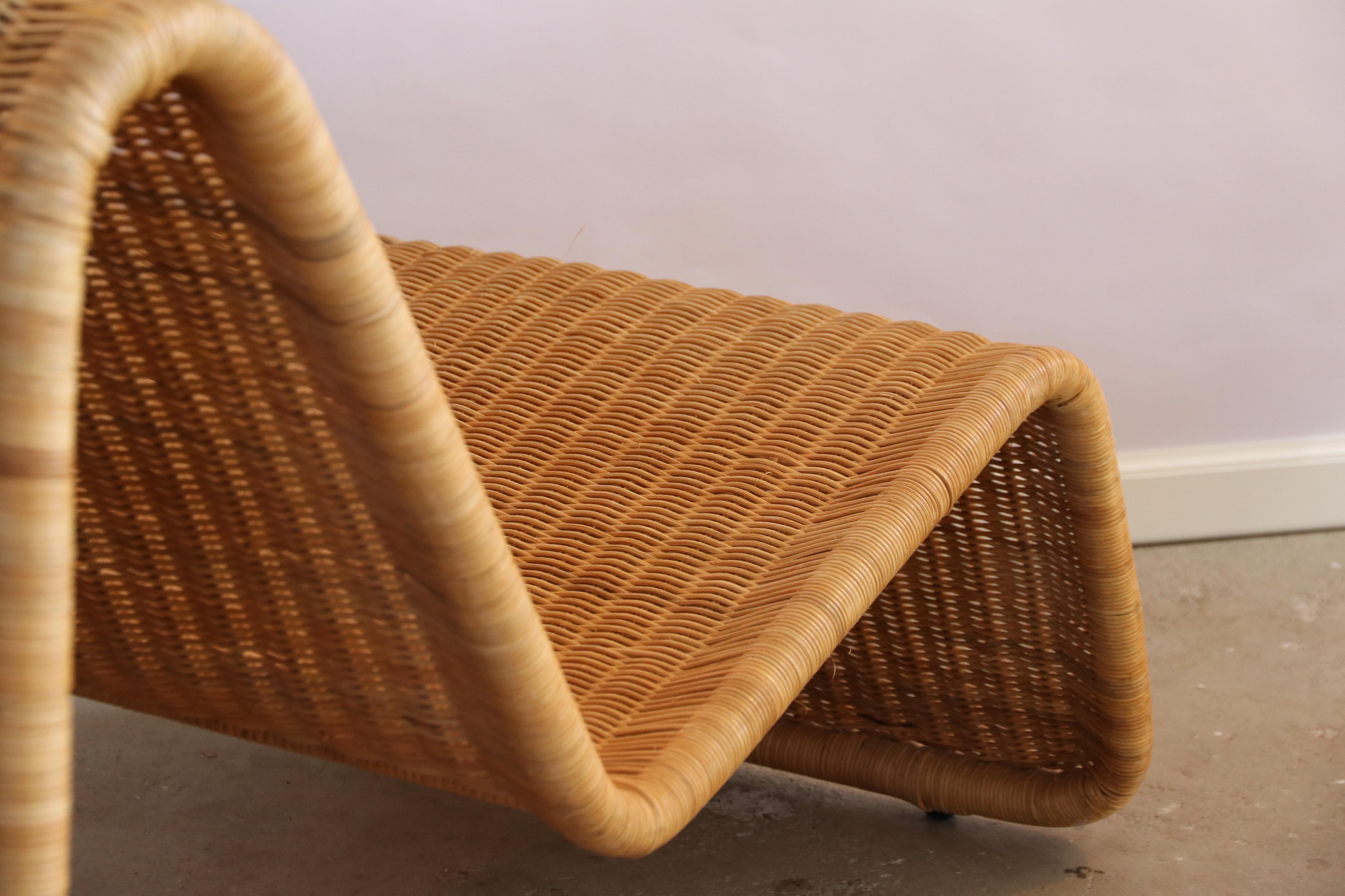 Italian Tito Agnoli P4 Rattan Easy or Lounge Indoor or Outdoor Chaise Longue Chair For Sale