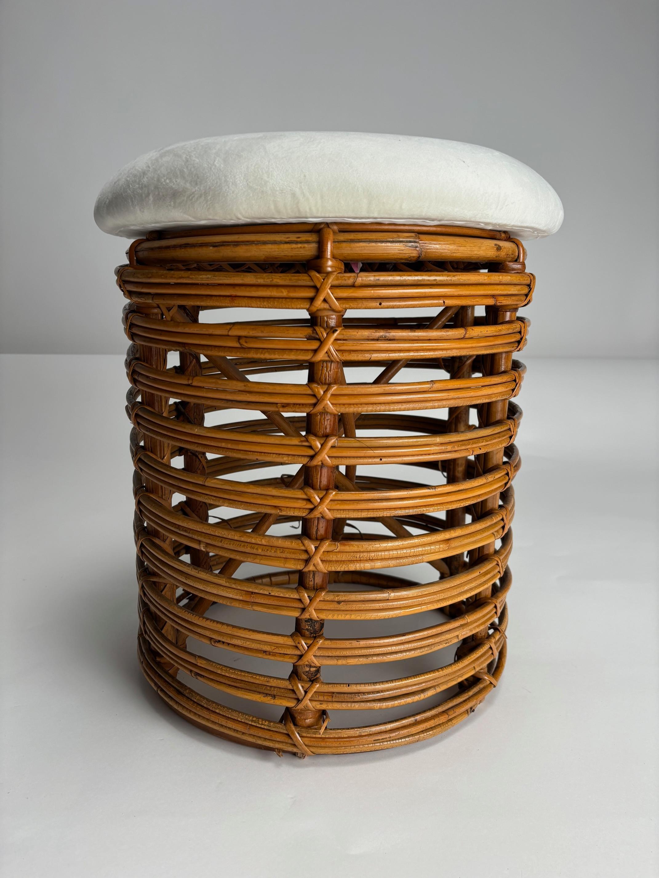 Metà XX secolo Tito Agnoli, Coppia di sgabelli, Rattan, Bambù, Italia, anni '60 in vendita