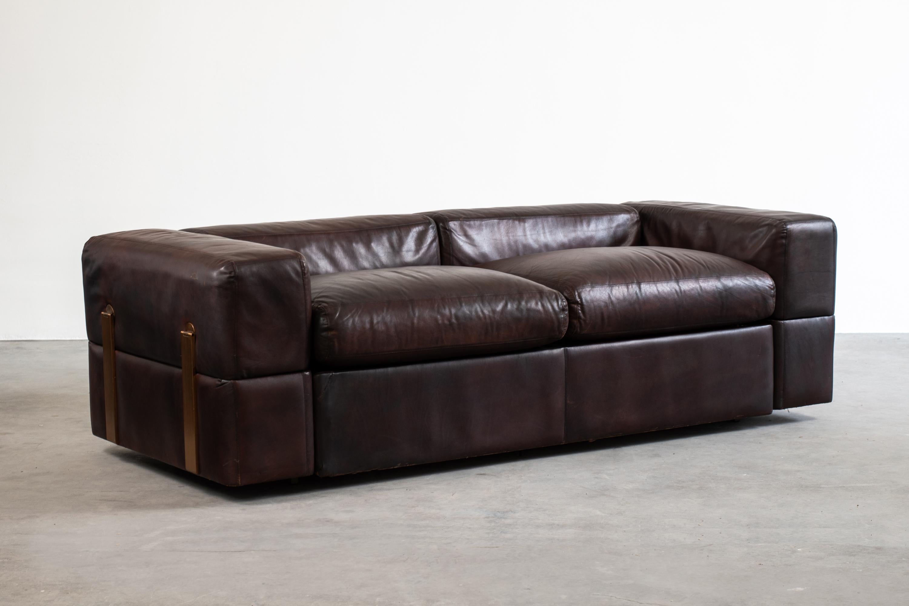 Sofa or daybed mod. Slash, designed by Tito Agnoli and manufactured by Cinova in 1968.
Sofa upholstered with dark brown leather with bronzed metal details.

Literature: Domus n. 468, November 1968, p 122.
 