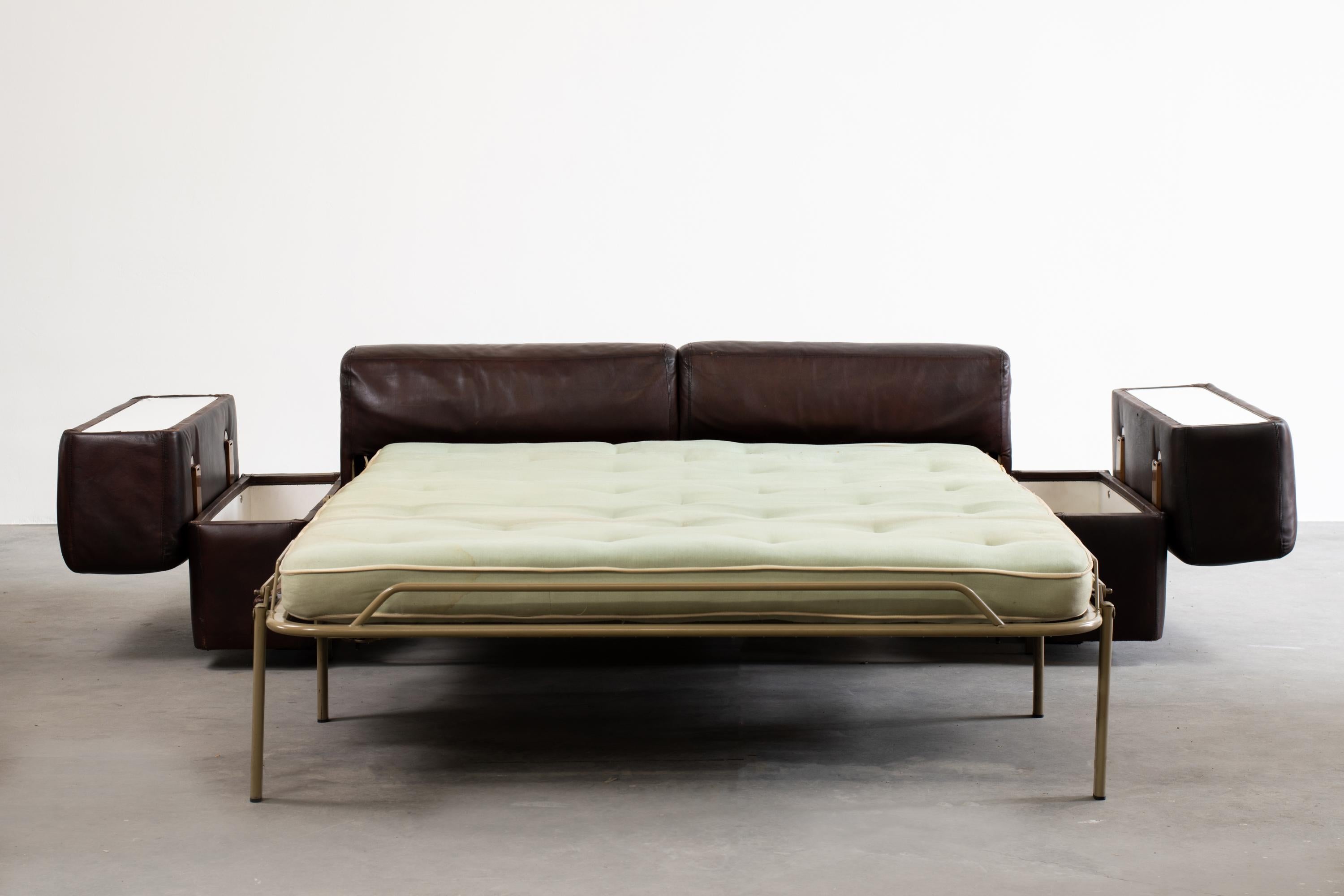 Post-Modern Tito Agnoli Day Bed Slash in Dark Brown Leather for Cinova, 1968