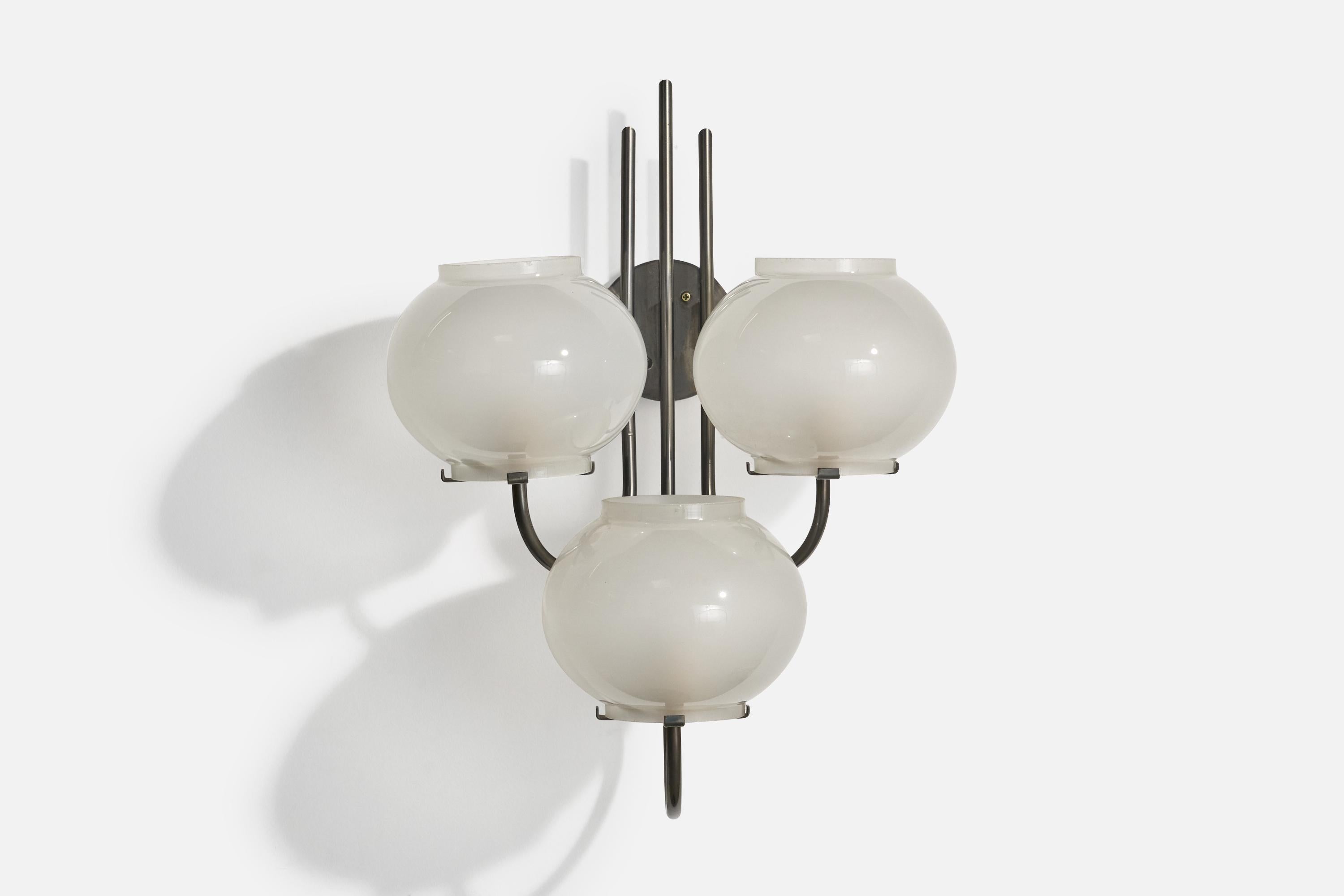 A metal and glass wall light designed by Tito Agnoli and produced by O-Luce, Italy, 1960s.

Overall Dimensions (Inches): 20.25” H x 15” W x 9.75“ D

Back Plate Dimensions (Inches): 3.9” H x 3.9“ W x .75” D

Bulb Specifications: E-14

Number of