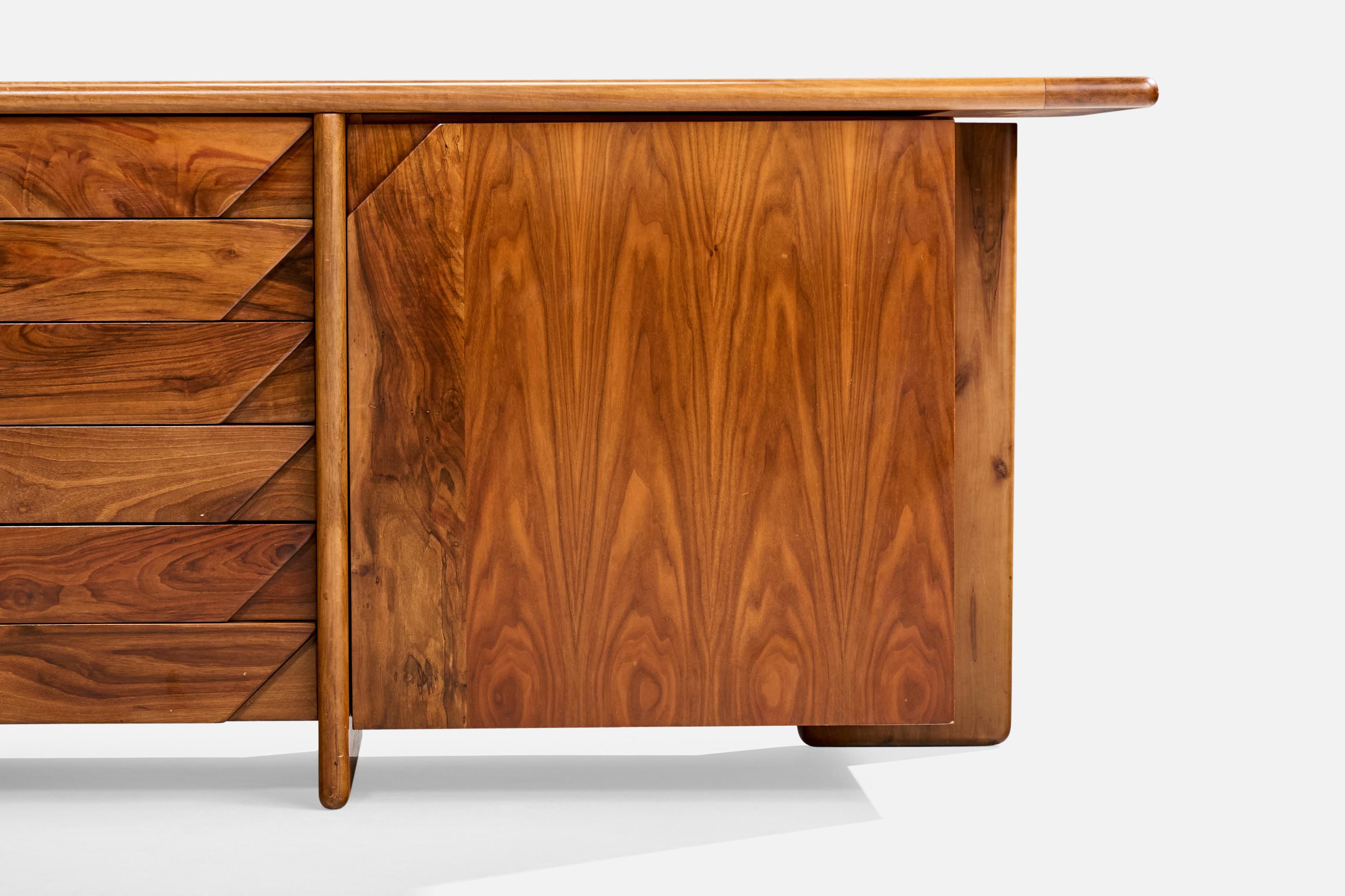 Late 20th Century Tittina Ammannati and Vitelli Giampiero, Sideboard, Walnut, Italy, 1970s For Sale