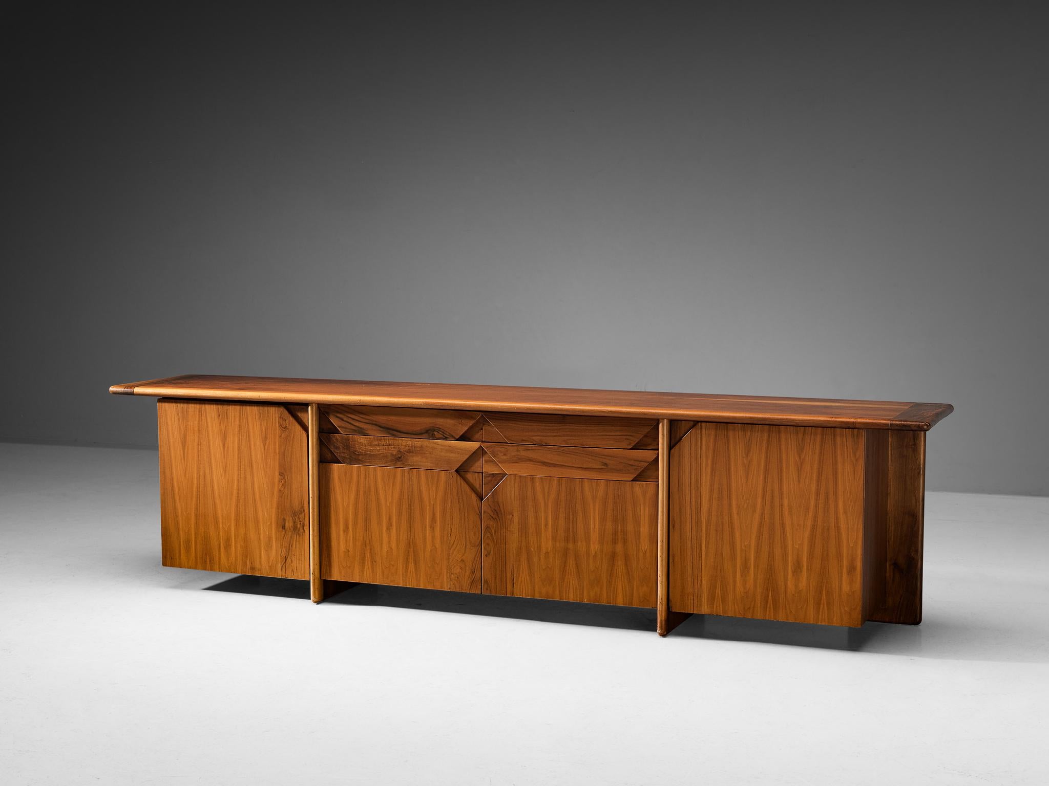 Tittina Ammannati & Vitelli Giampiero für Catalano: Sideboard aus Nussbaumholz  im Angebot 1