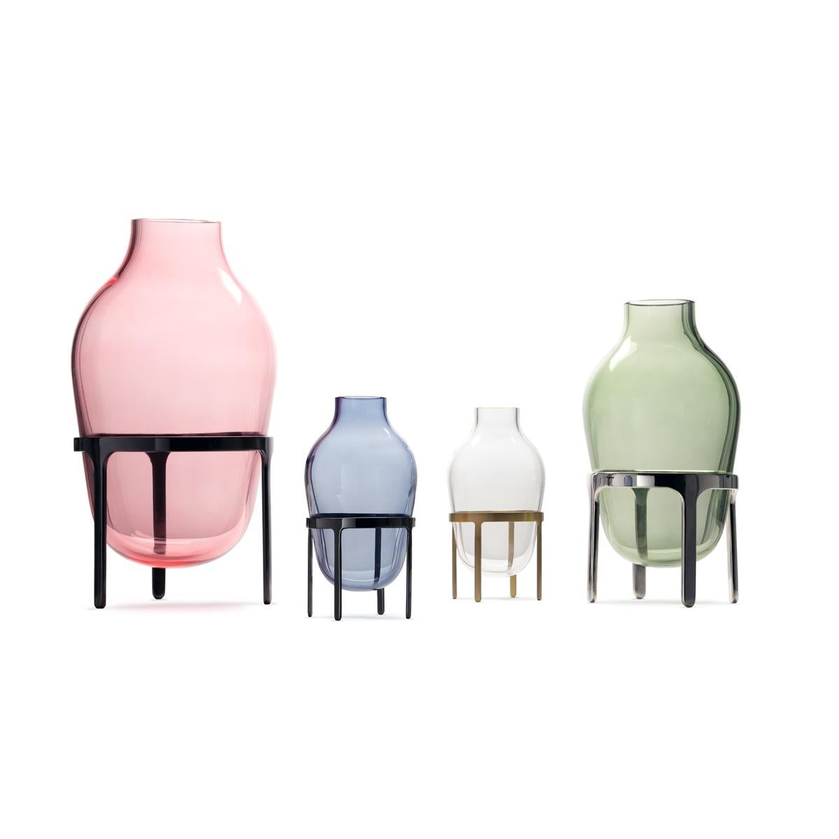 Titus I is a large pink blown grass vase with a gunmetal stand.
The product is part of the collection New Roman, by Jaime Hayon: inspired by the vessels of the Roman Empire, this collection transforms antique references into a celebration of