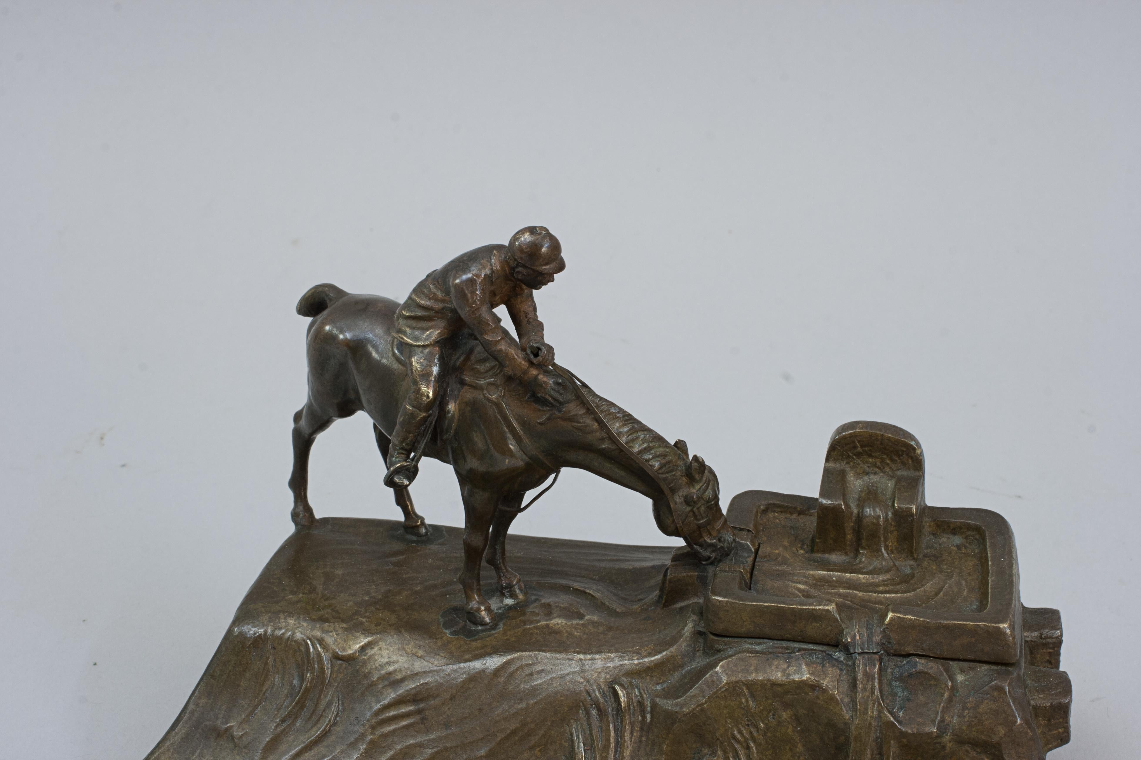 Calamaio in bronzo Titze con cavallo e cavaliere in vendita 4