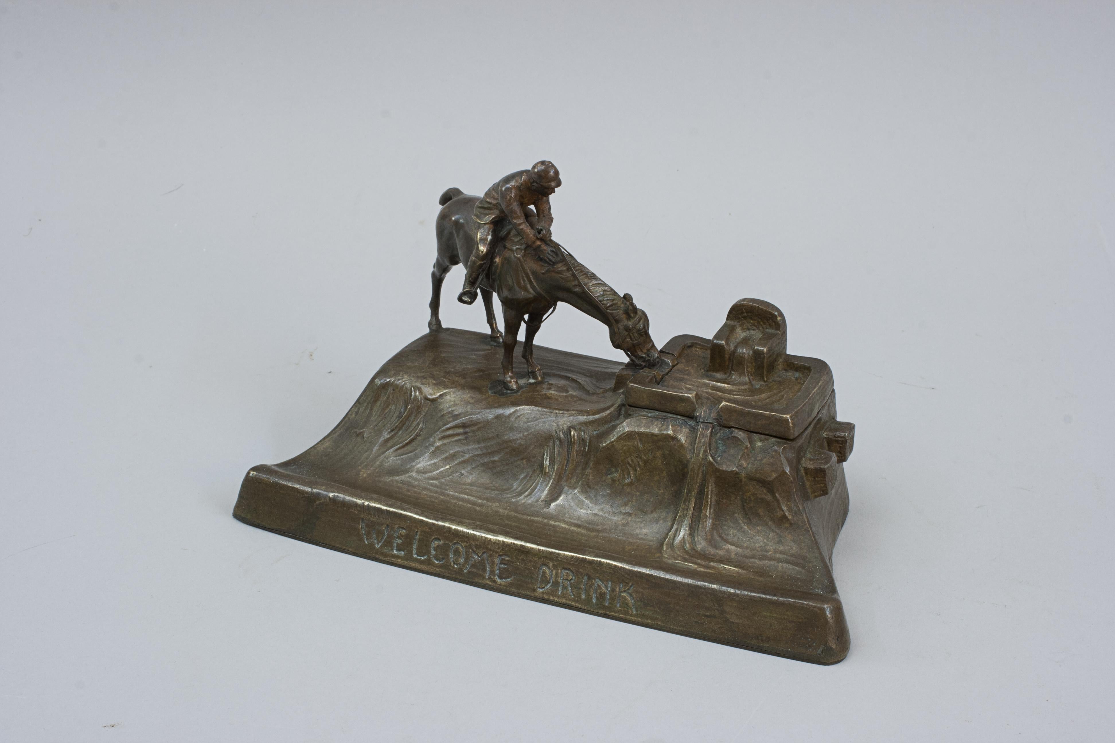 XX secolo Calamaio in bronzo Titze con cavallo e cavaliere in vendita